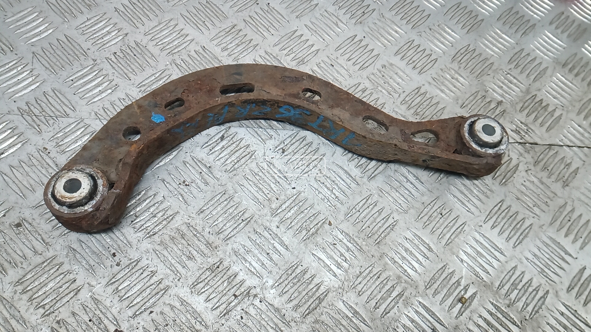 Рычаг задний