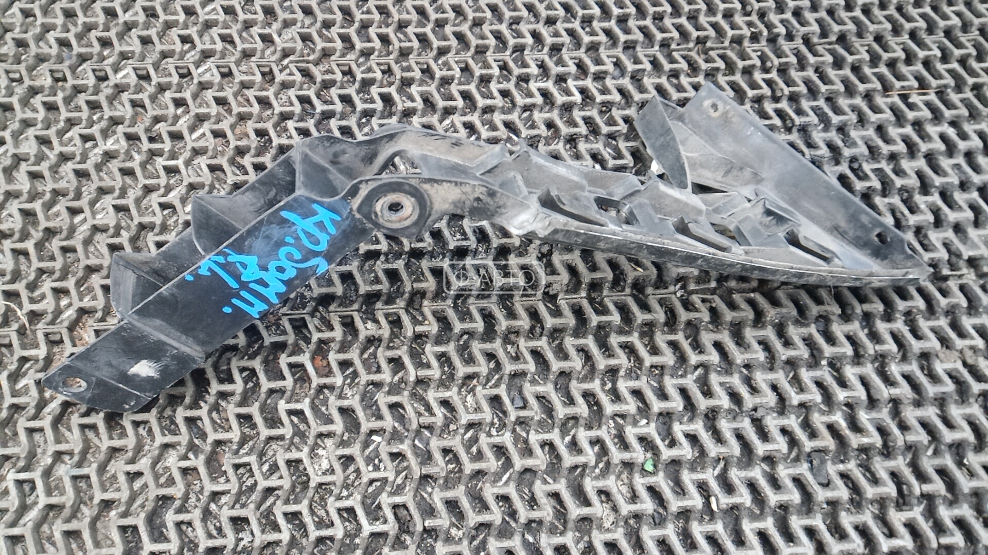 Крепление бампера заднее