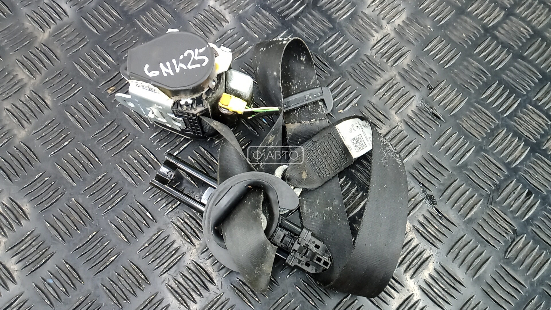 Ремень безопасности с пиропатроном сиденья переднего