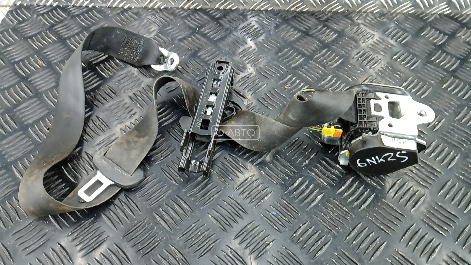 Ремень безопасности с пиропатроном сиденья переднего