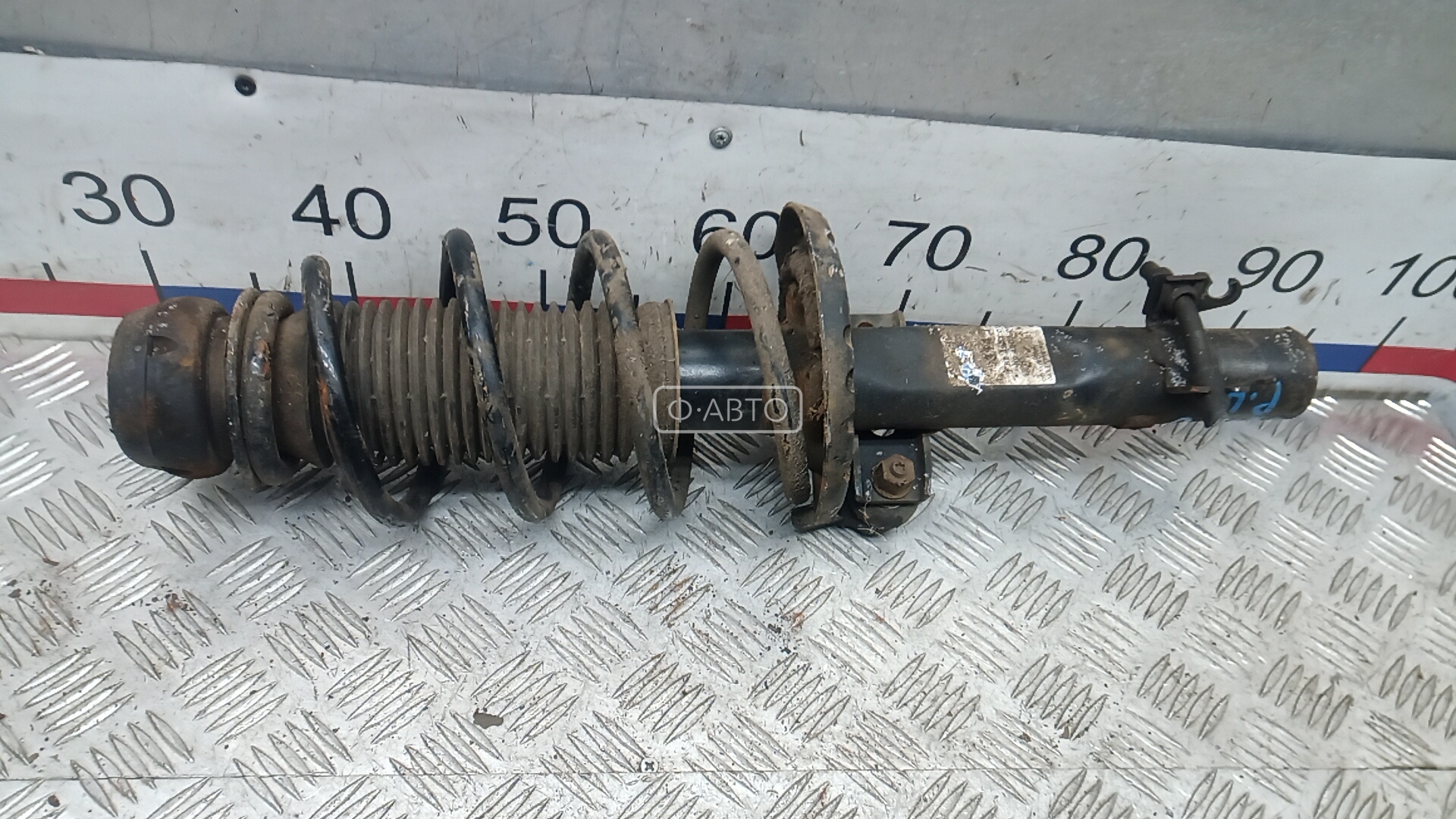 Стойка передняя левая