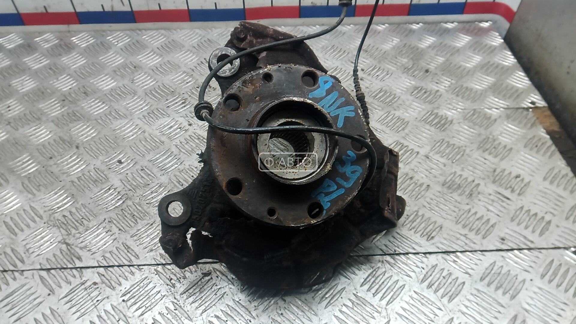 Ступица передняя левая