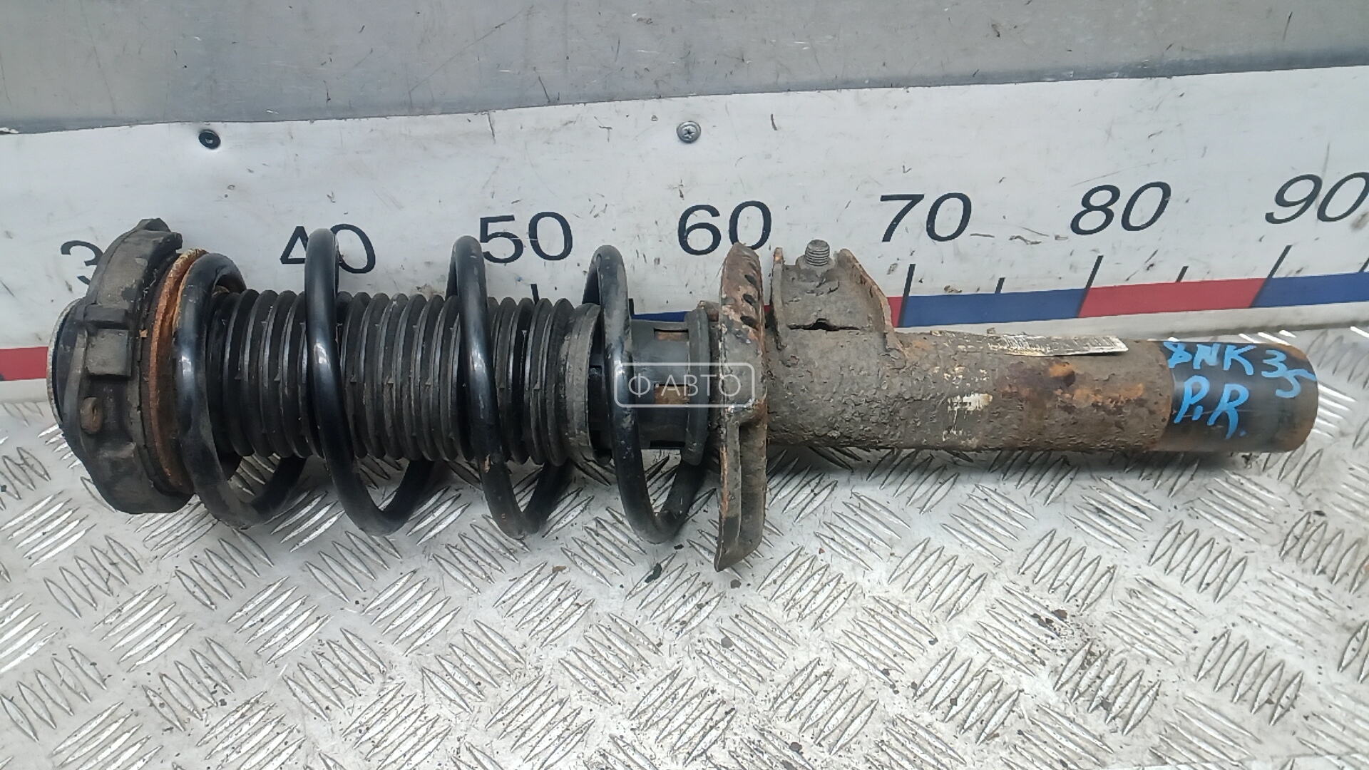 Стойка передняя правая