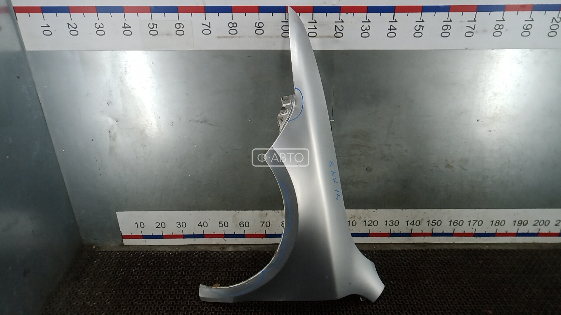 Крыло переднее левое