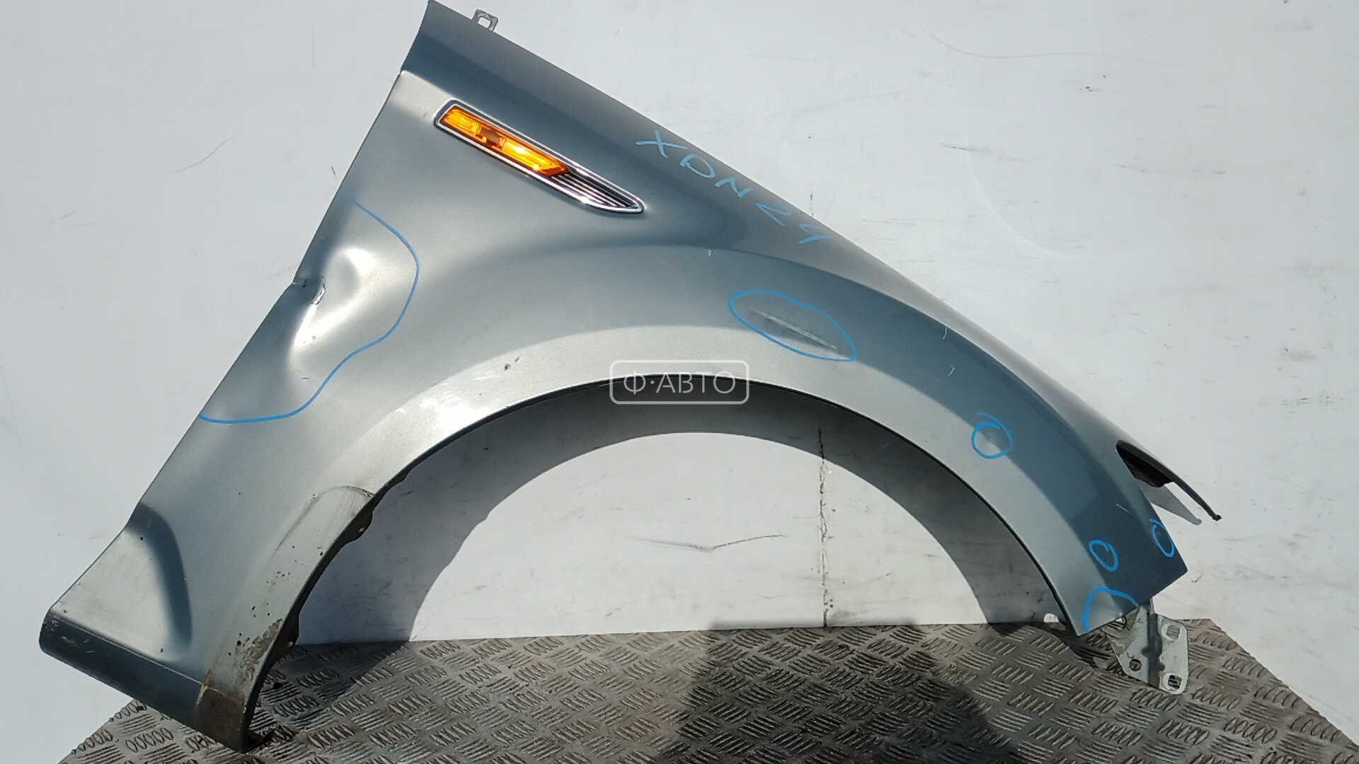 Крыло переднее правое