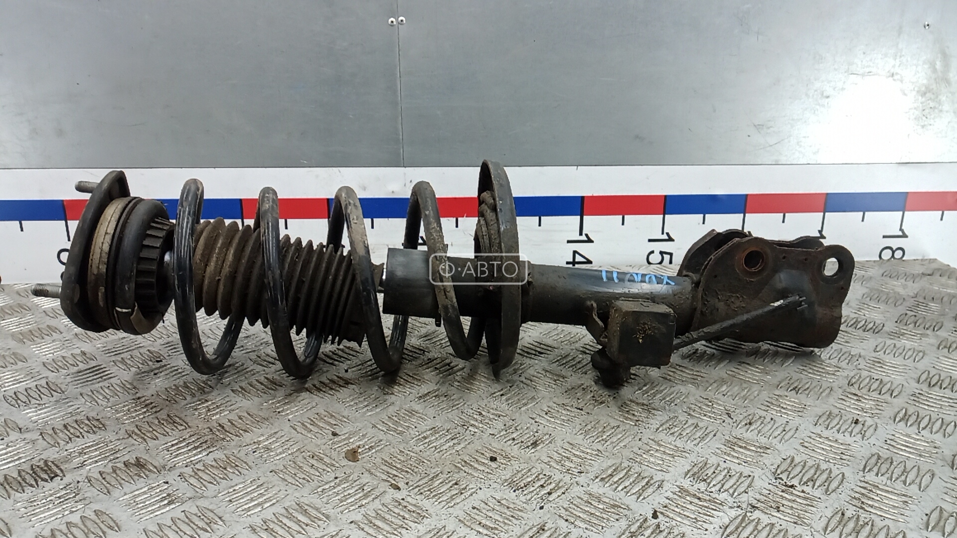 Стойка передняя правая