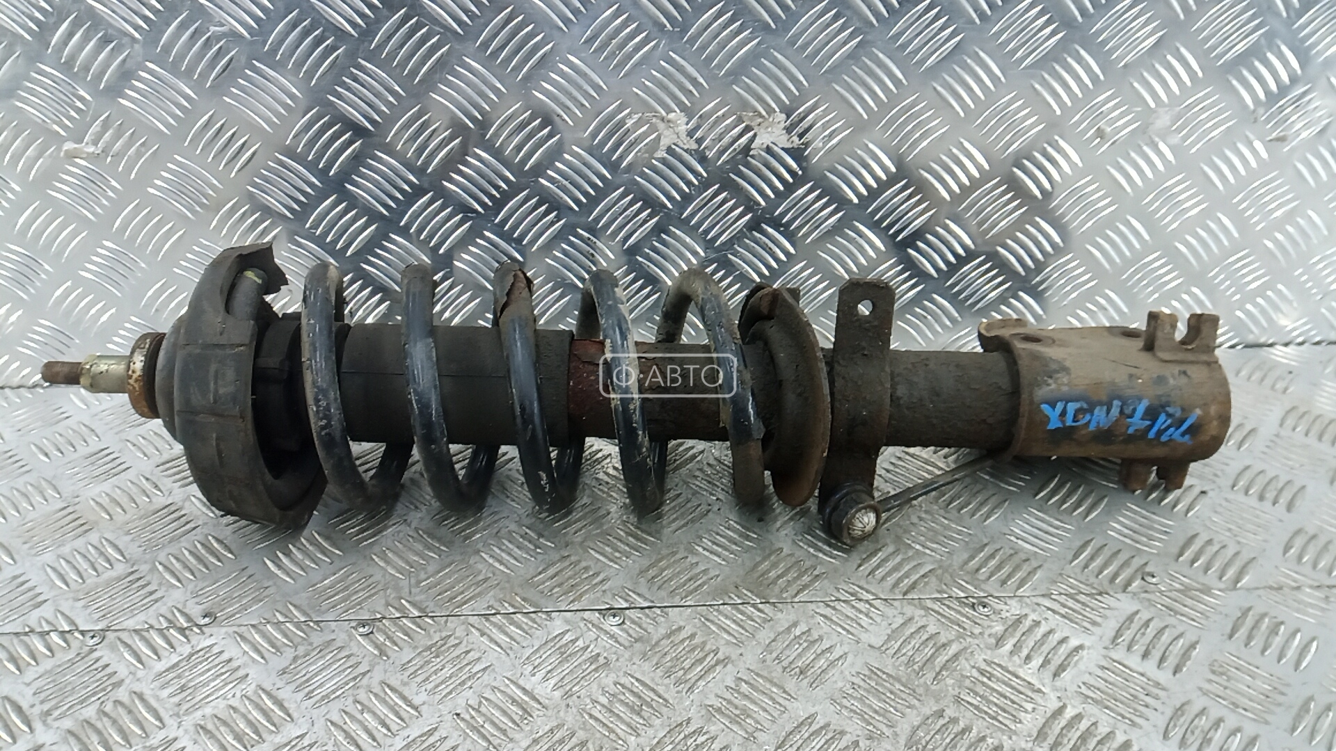 Стойка передняя левая