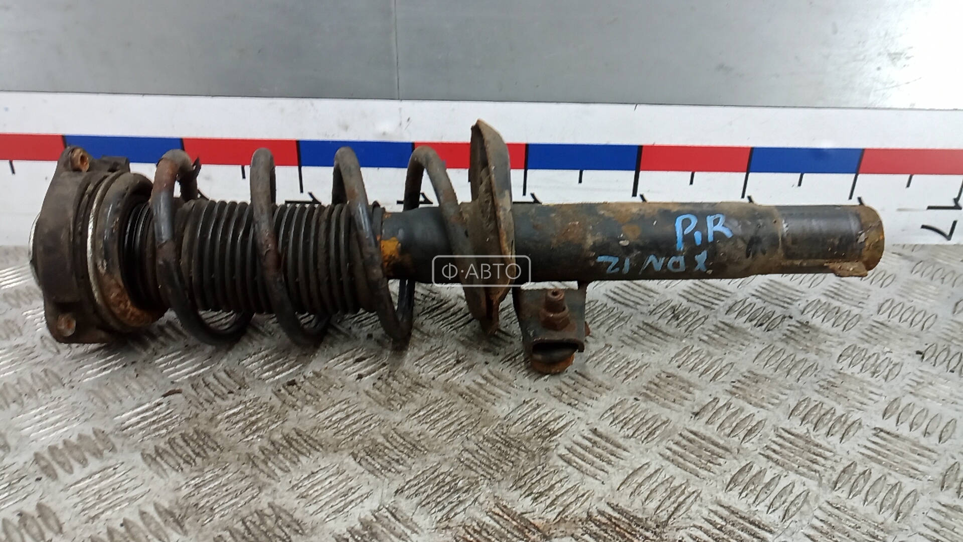 Стойка передняя правая