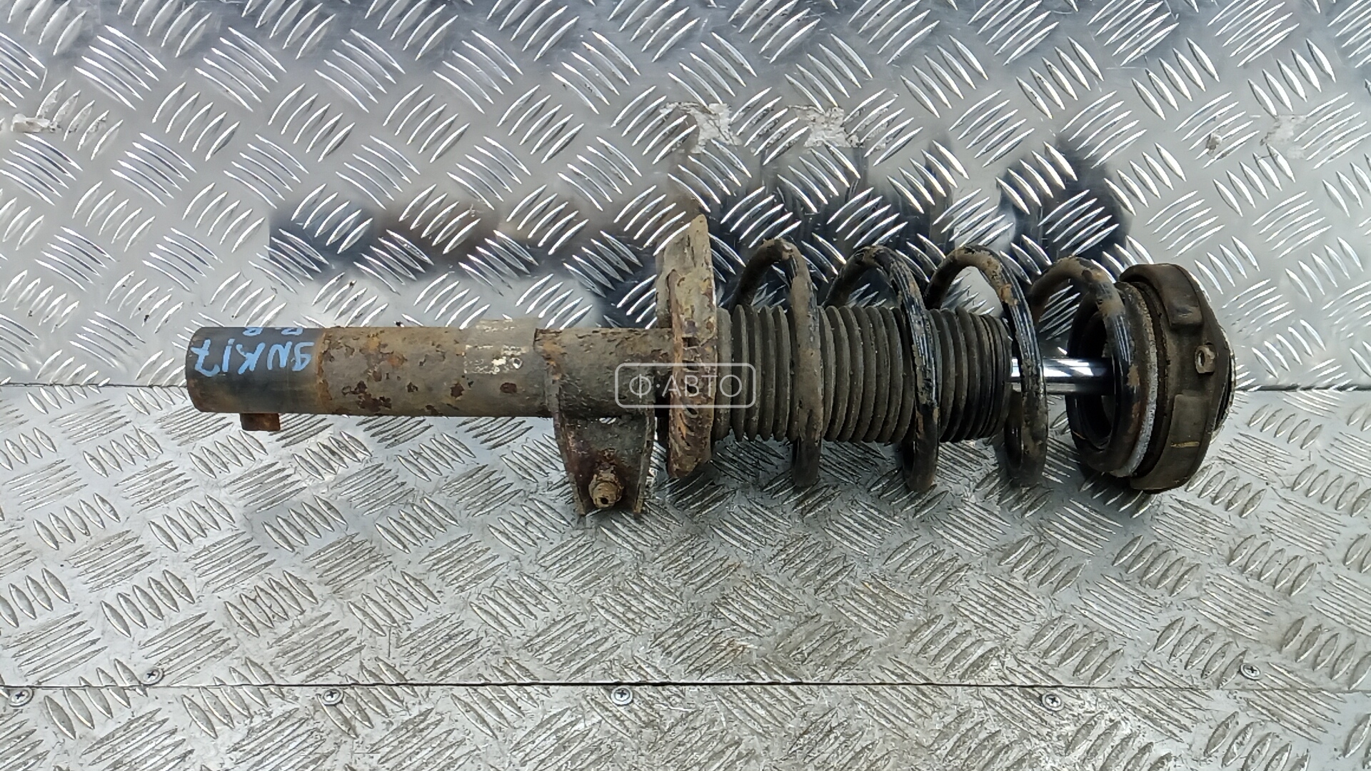 Стойка передняя правая