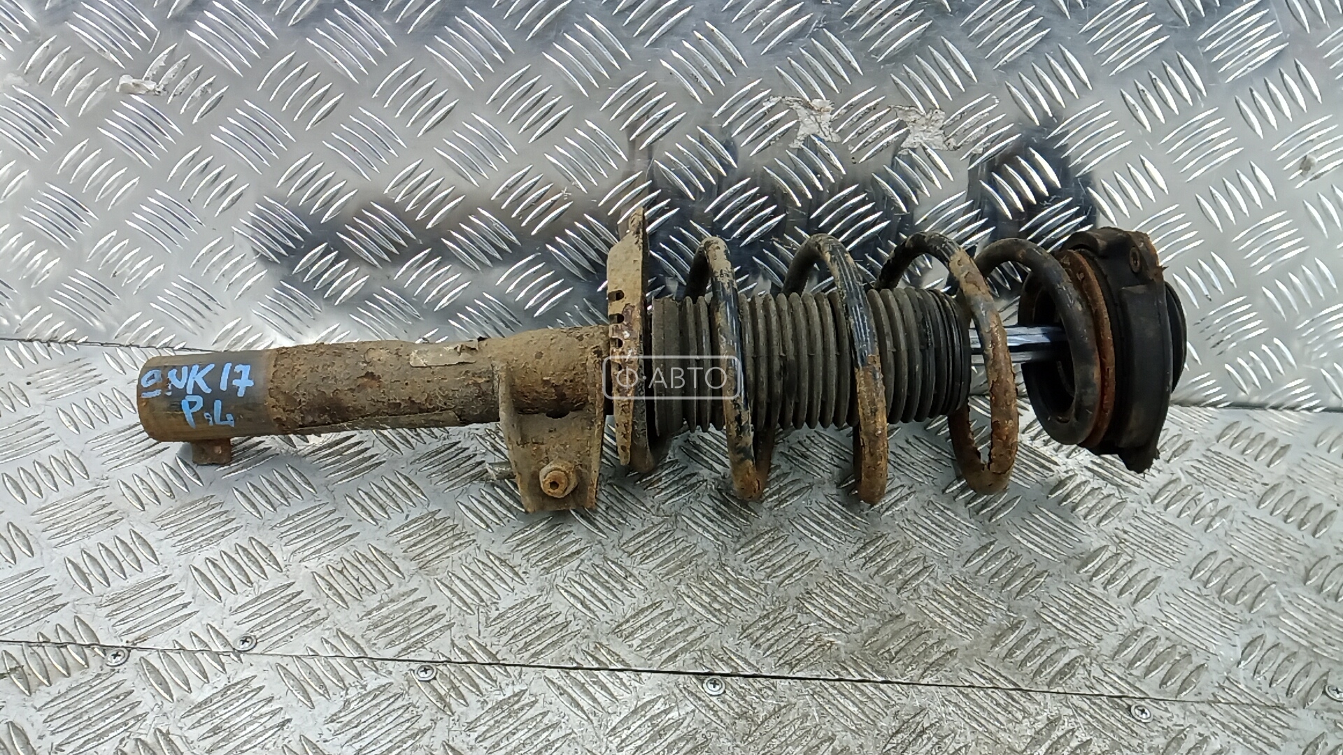 Стойка передняя левая