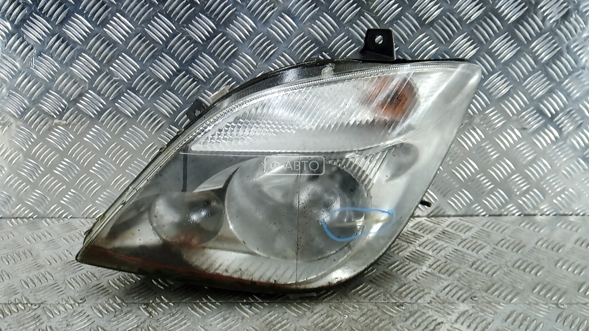 Фара левая