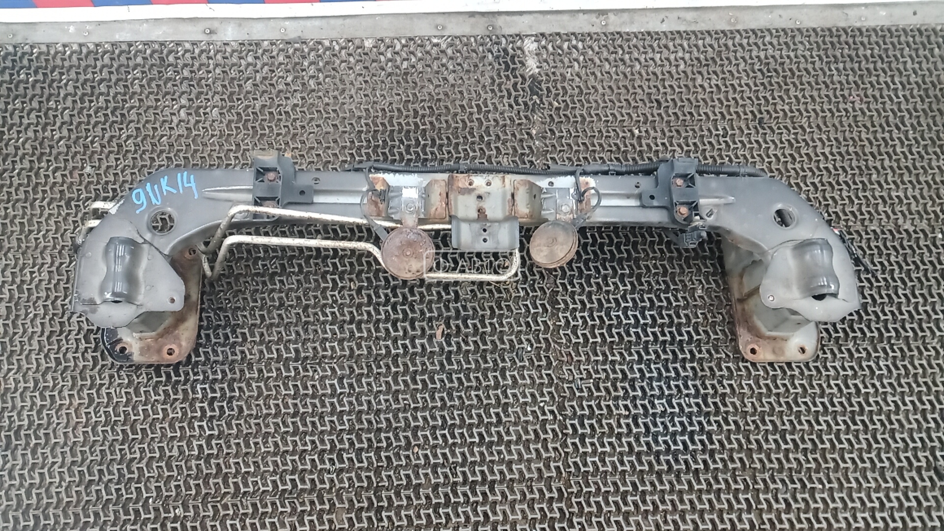 Усилитель бампера передний (кронштейн)