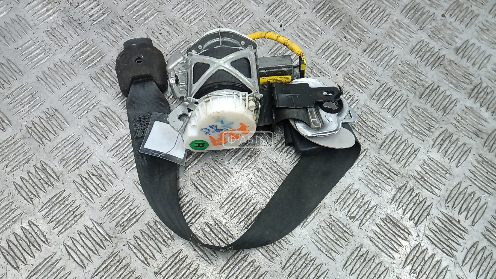 Ремень безопасности с пиропатроном сиденья переднего