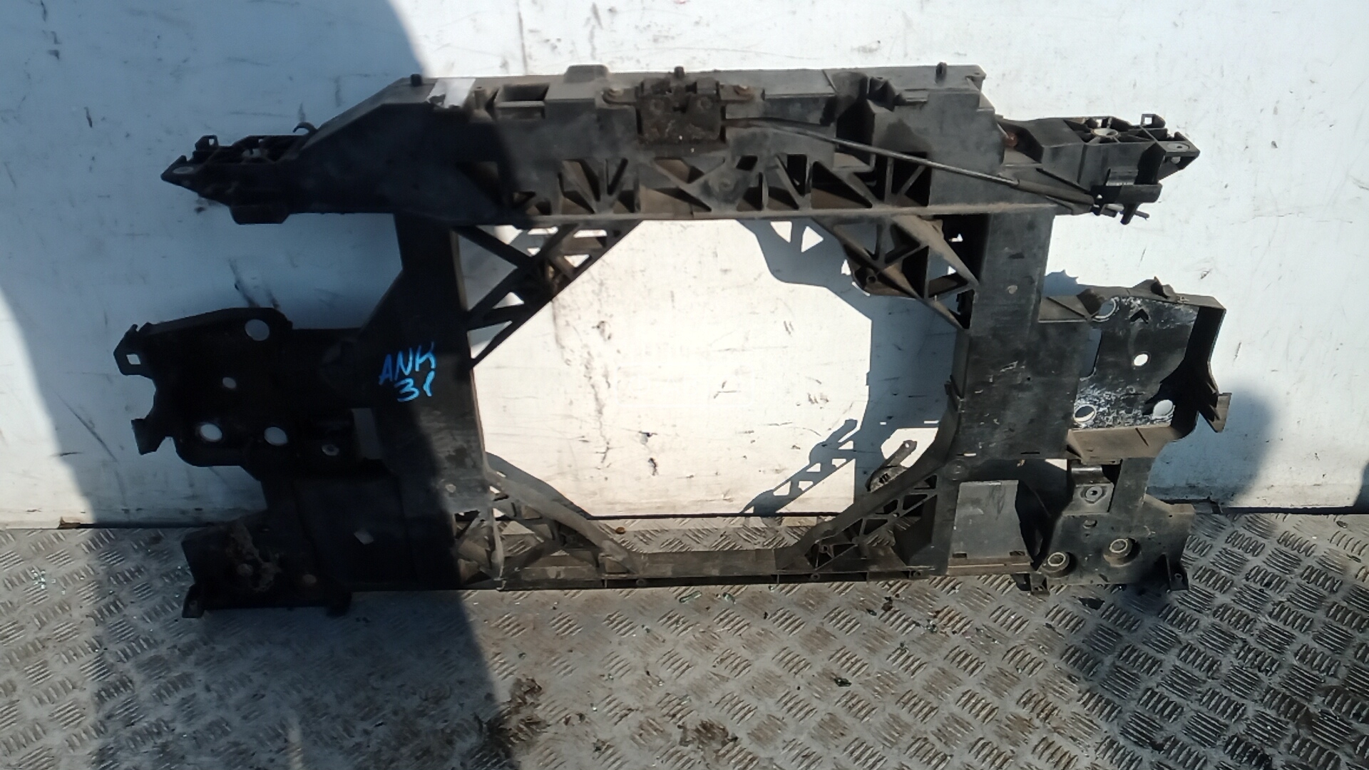 Передняя панель крепления облицовки (телевизор)