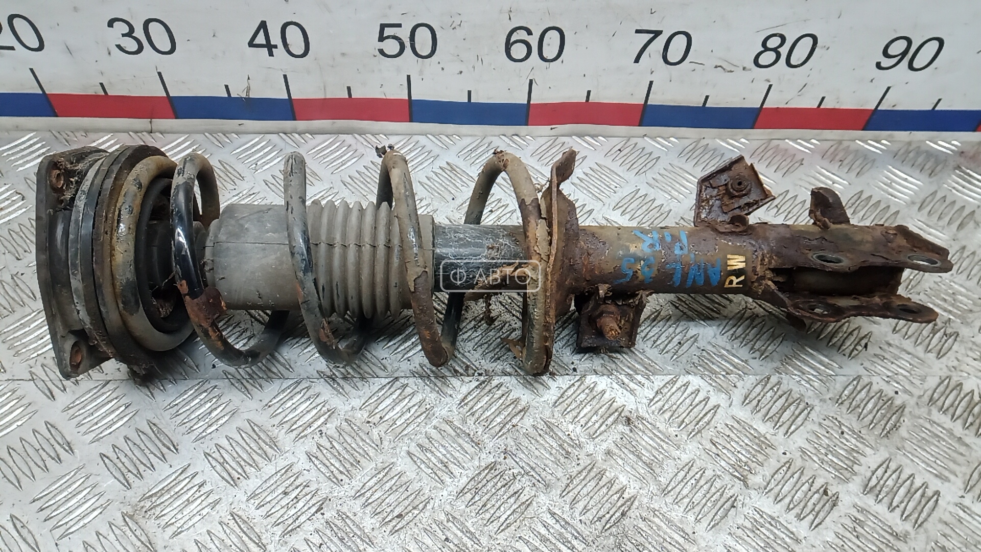 Стойка передняя правая