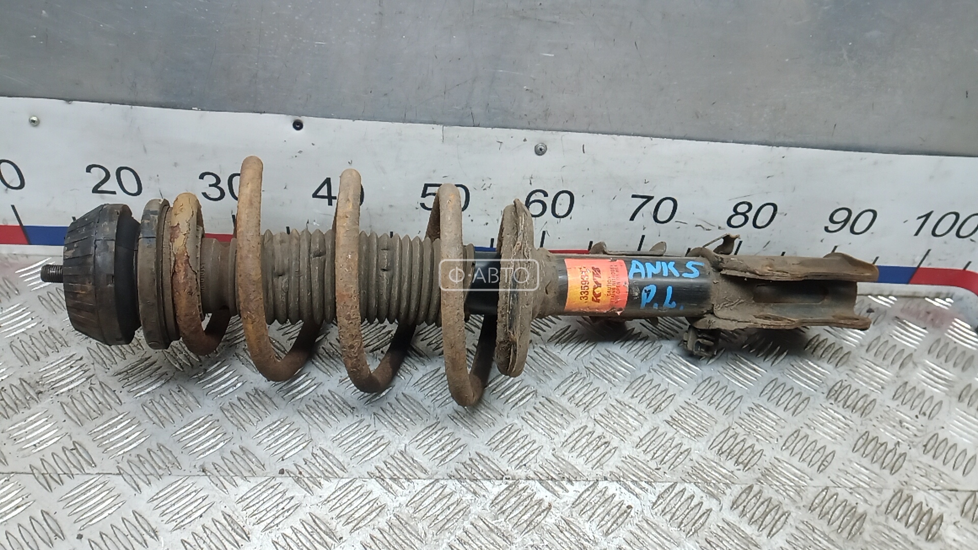 Стойка передняя левая