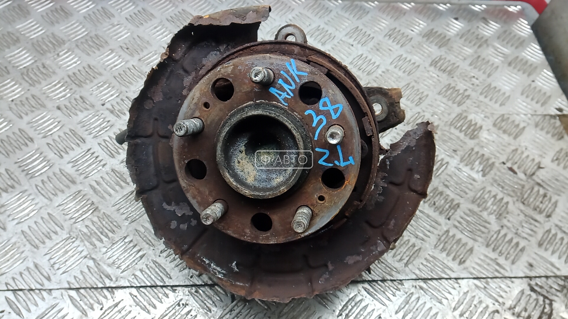 Ступица задняя левая