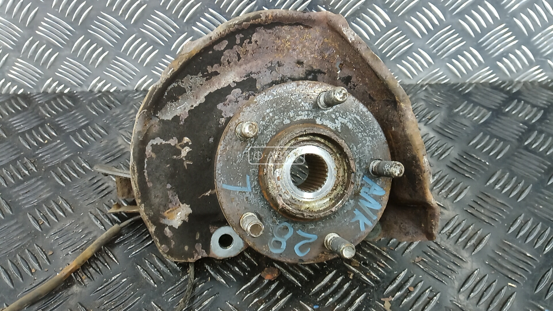 Ступица передняя левая