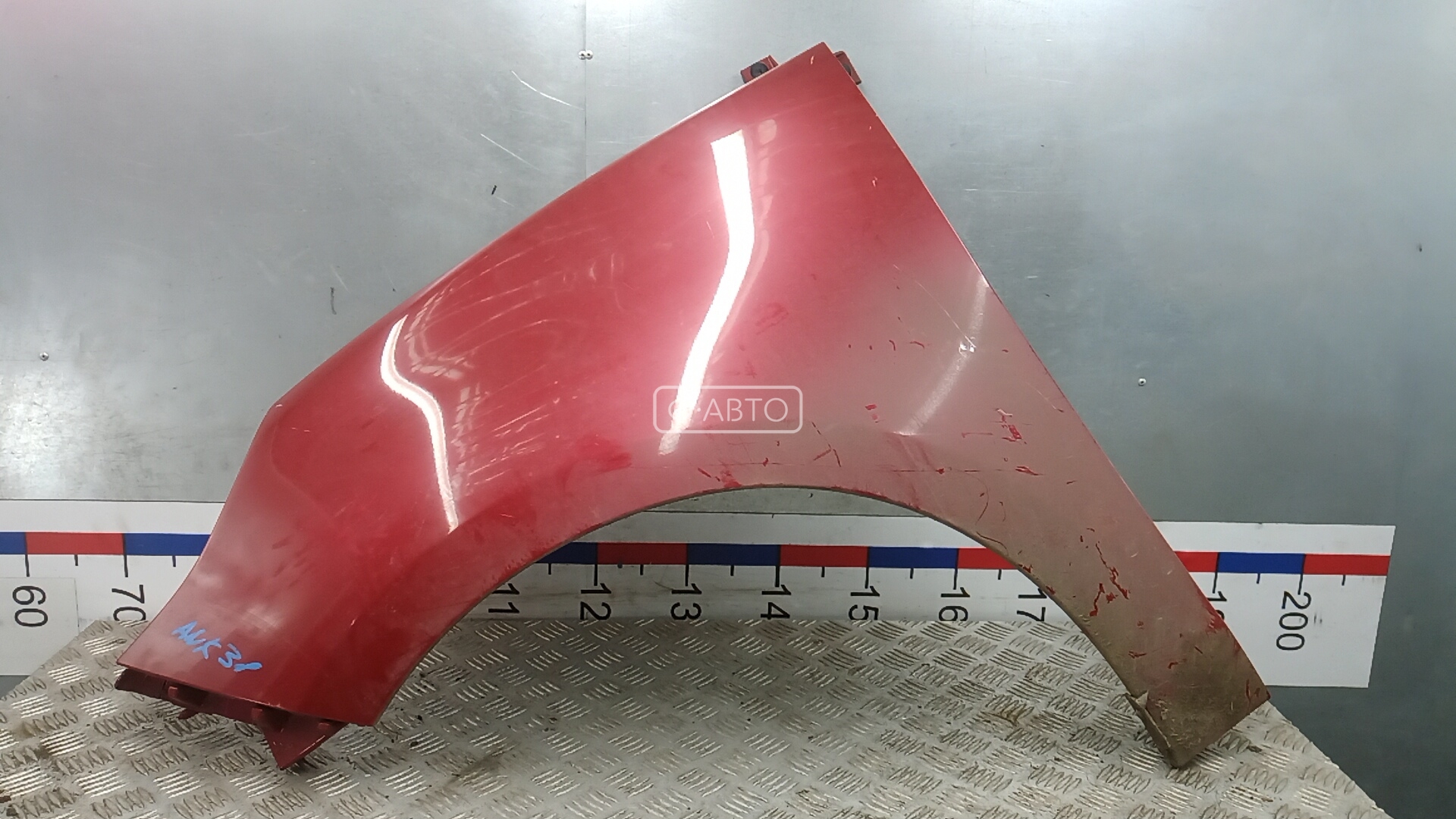 Крыло переднее левое