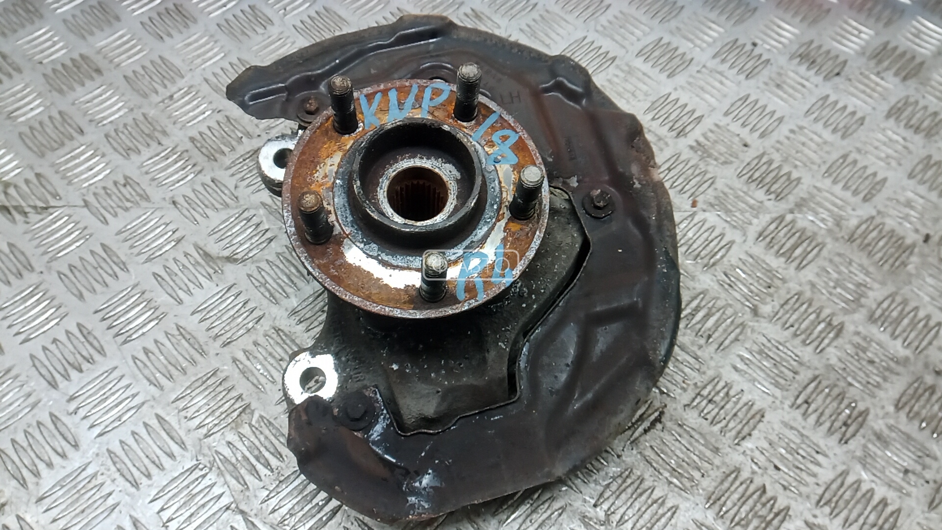 Ступица передняя левая