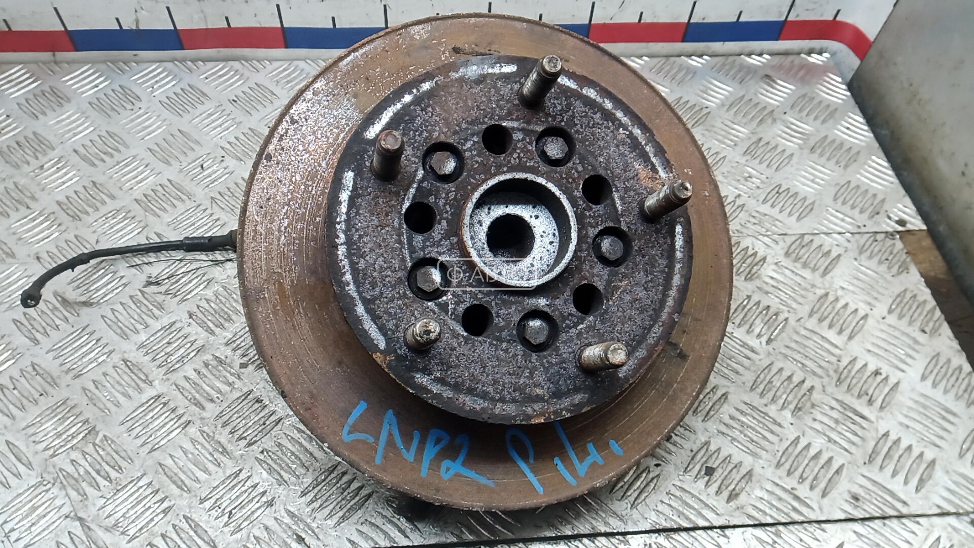 Ступица передняя левая