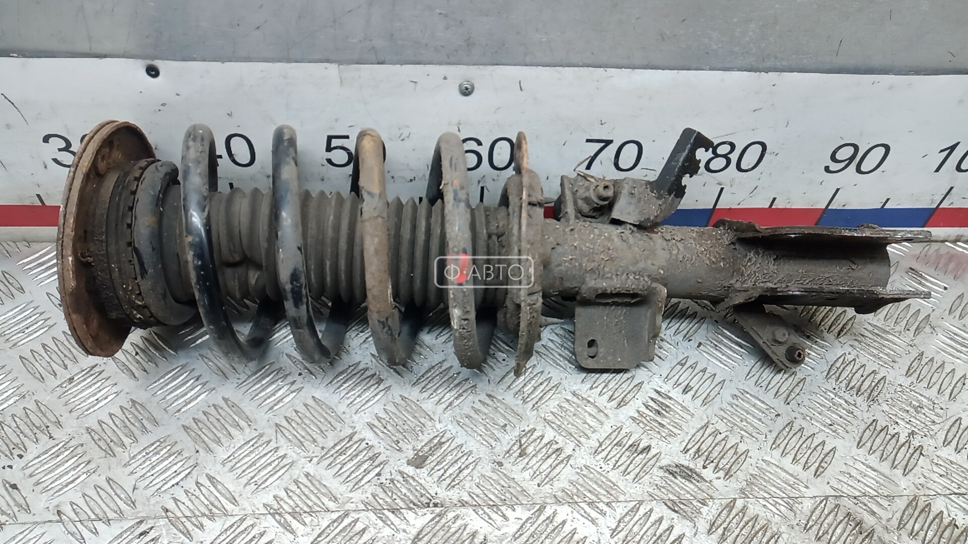 Стойка передняя левая