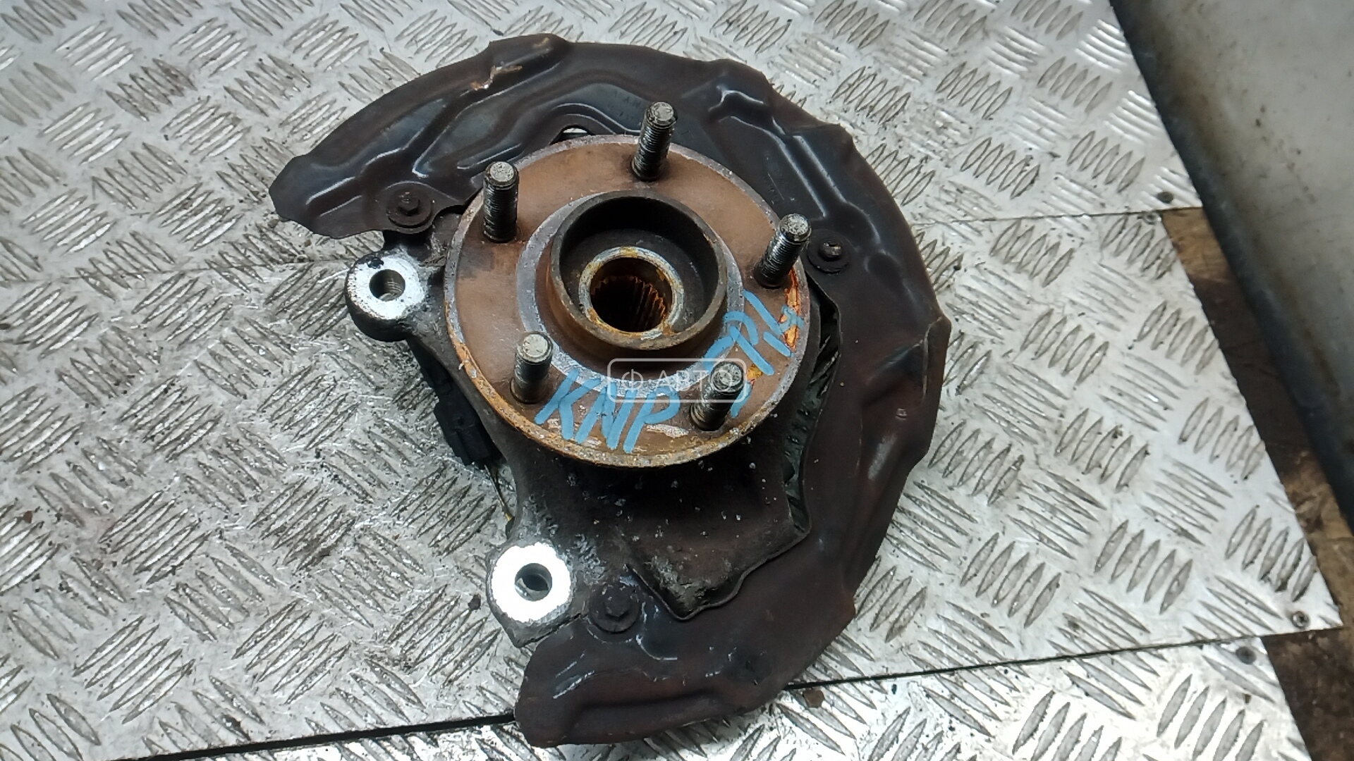 Ступица передняя левая