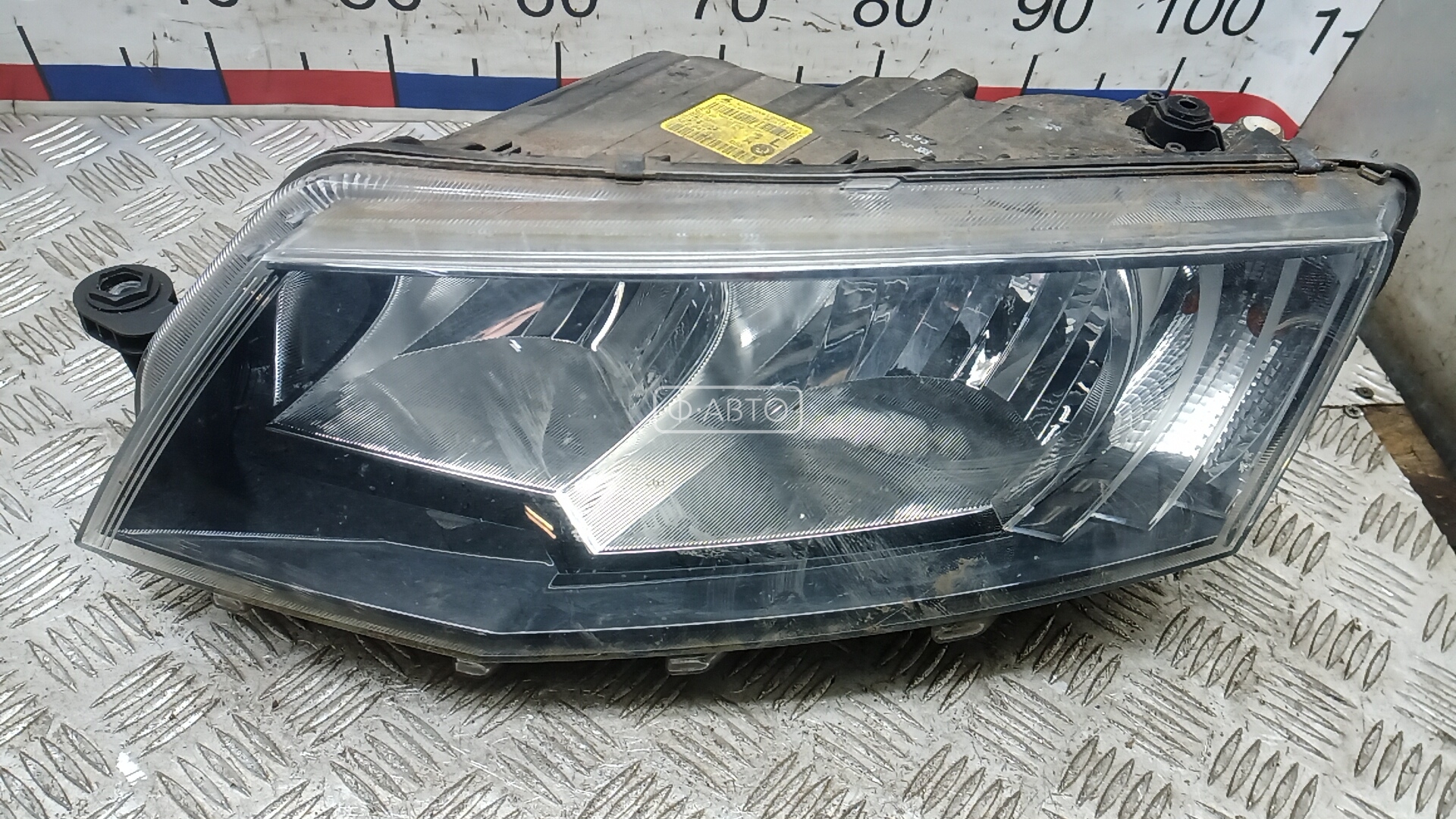 Фара левая