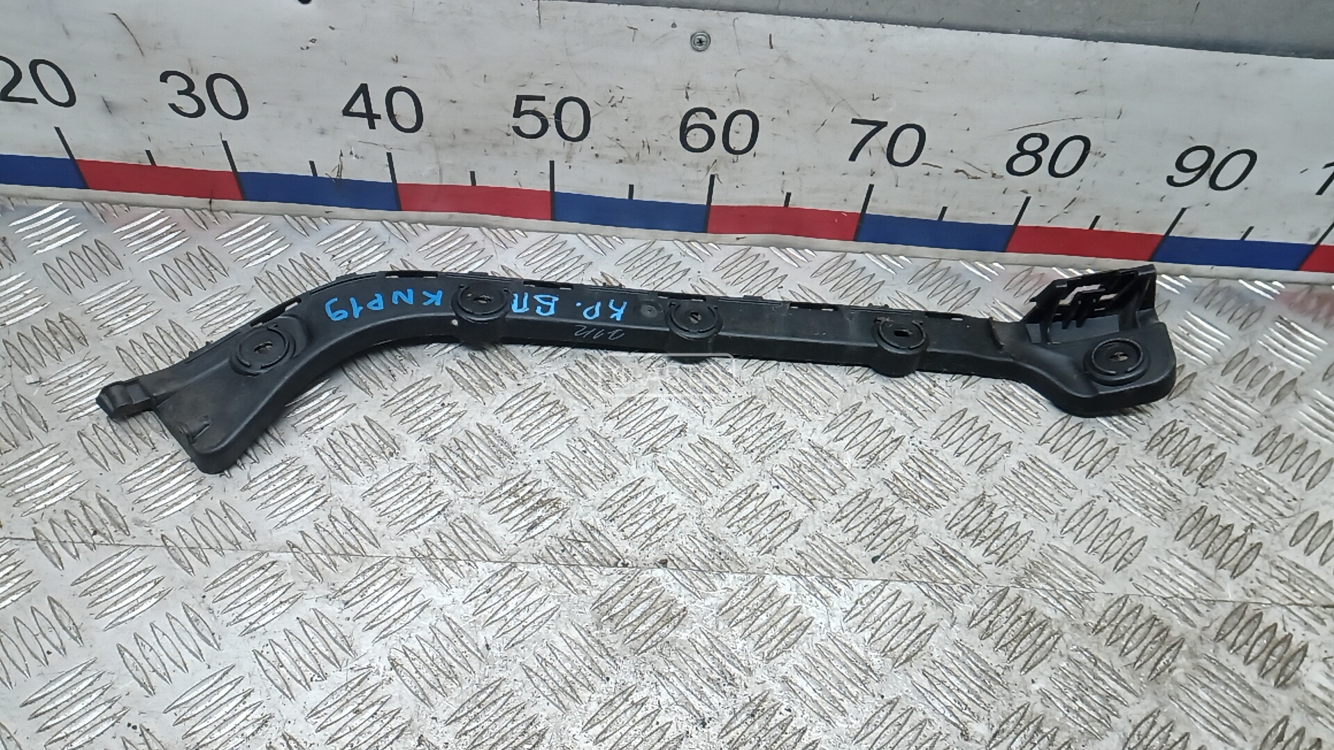 Крепление бампера переднее