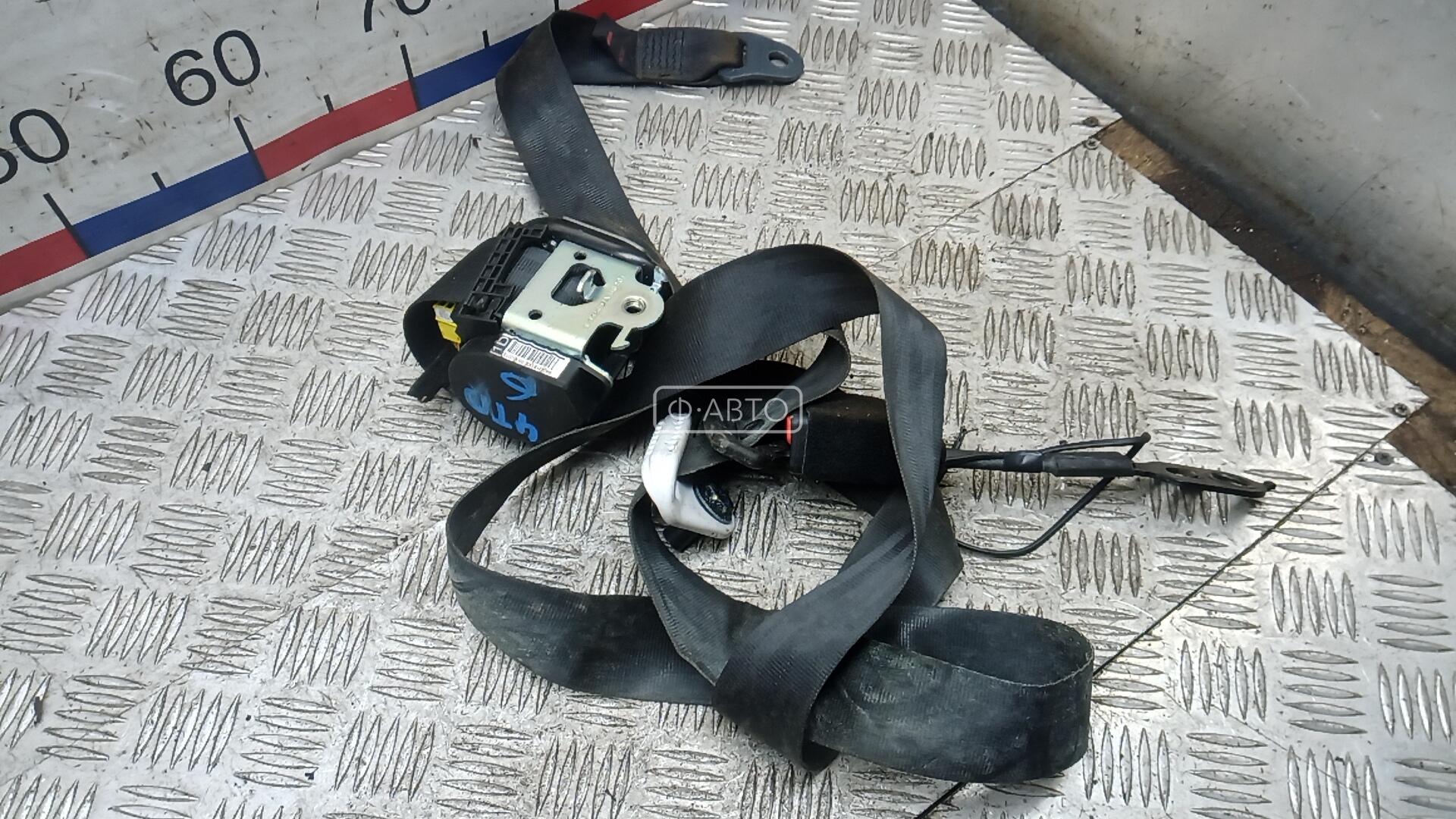 Ремень безопасности с пиропатроном сиденья переднего