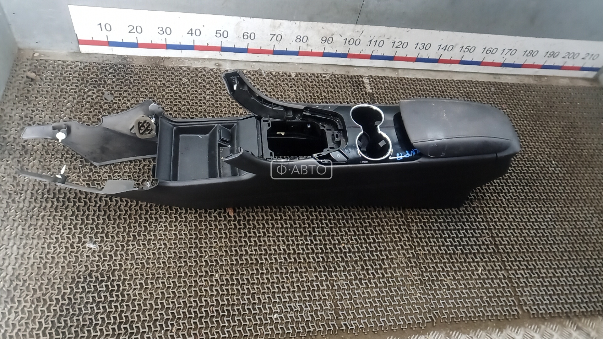 Подлокотник центральный