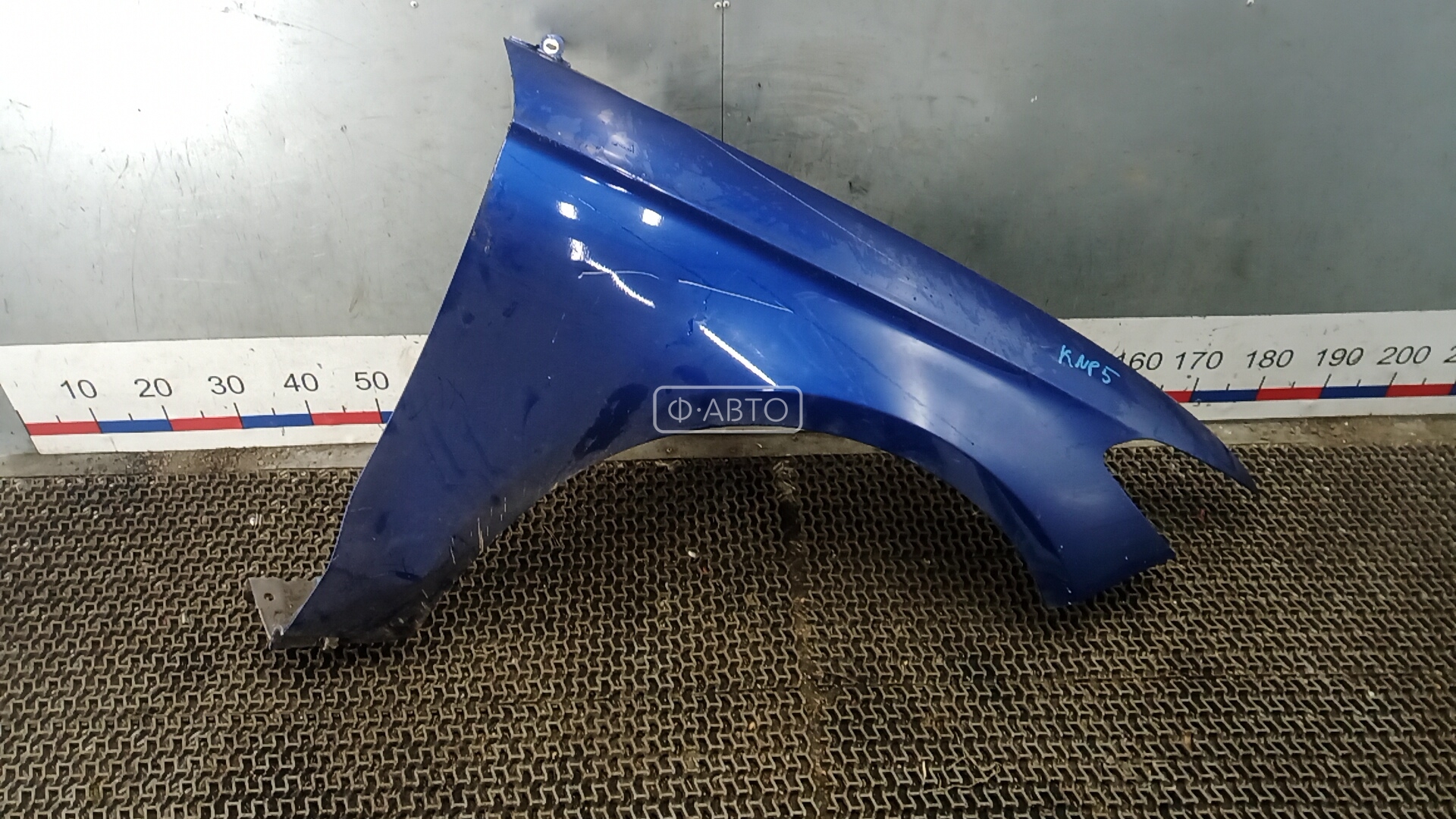 Крыло переднее правое