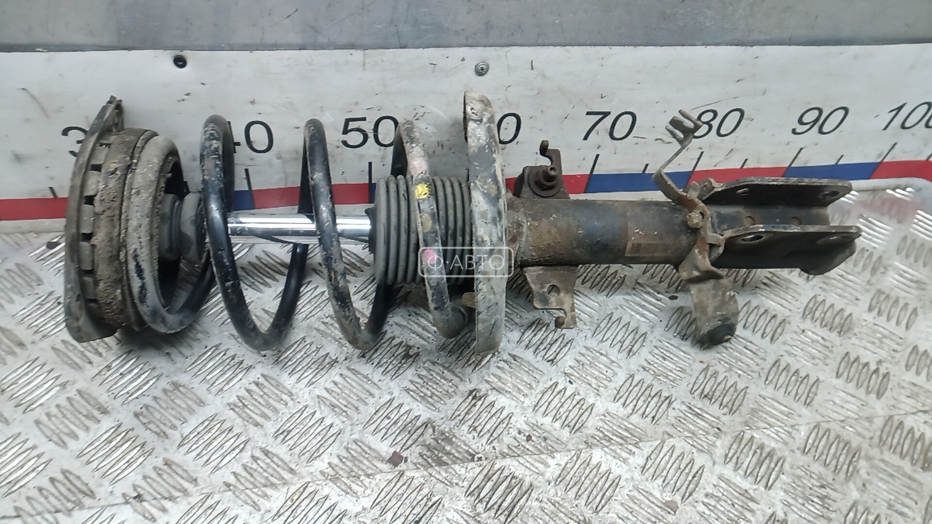 Стойка передняя левая