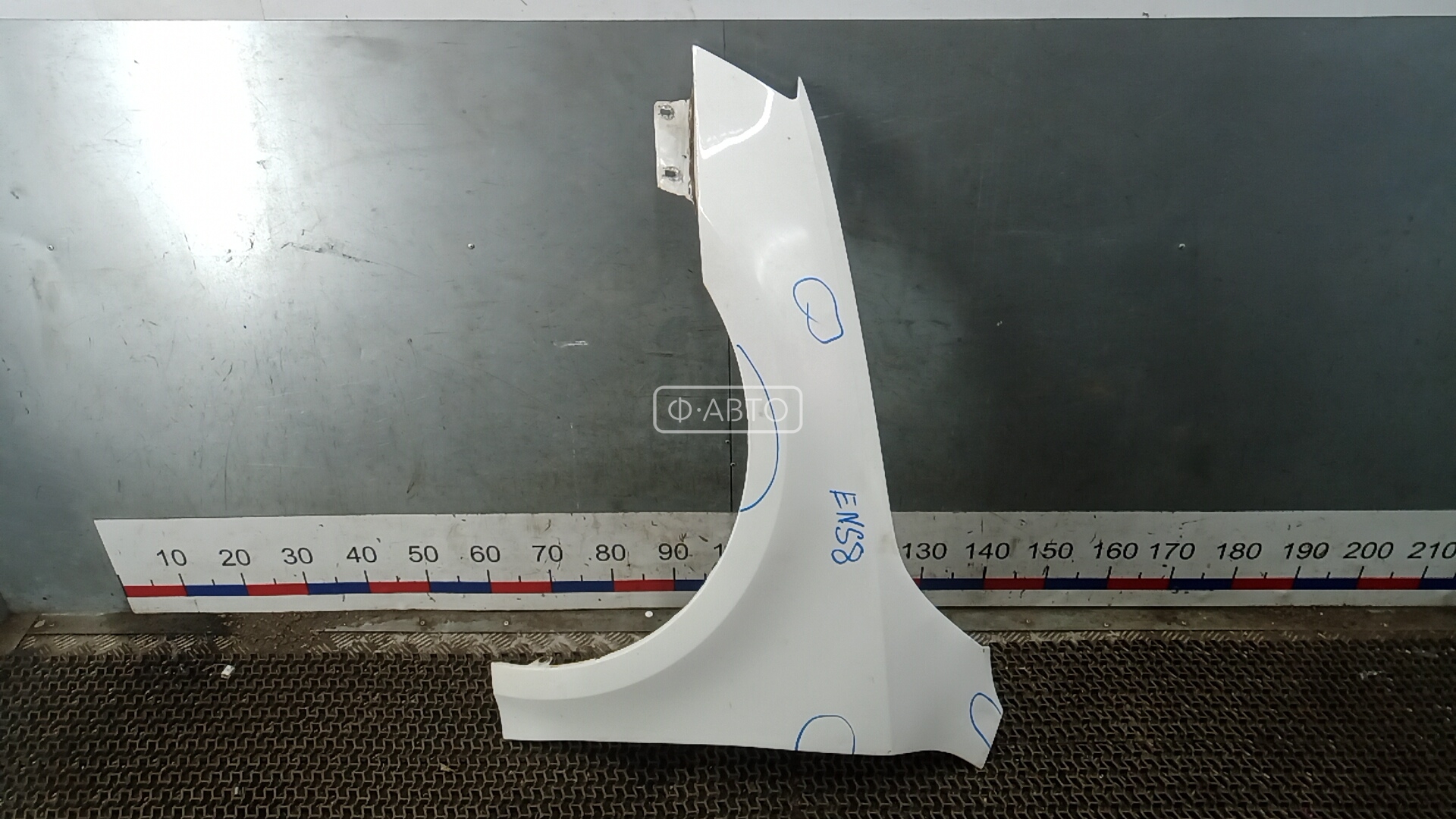 Крыло переднее левое