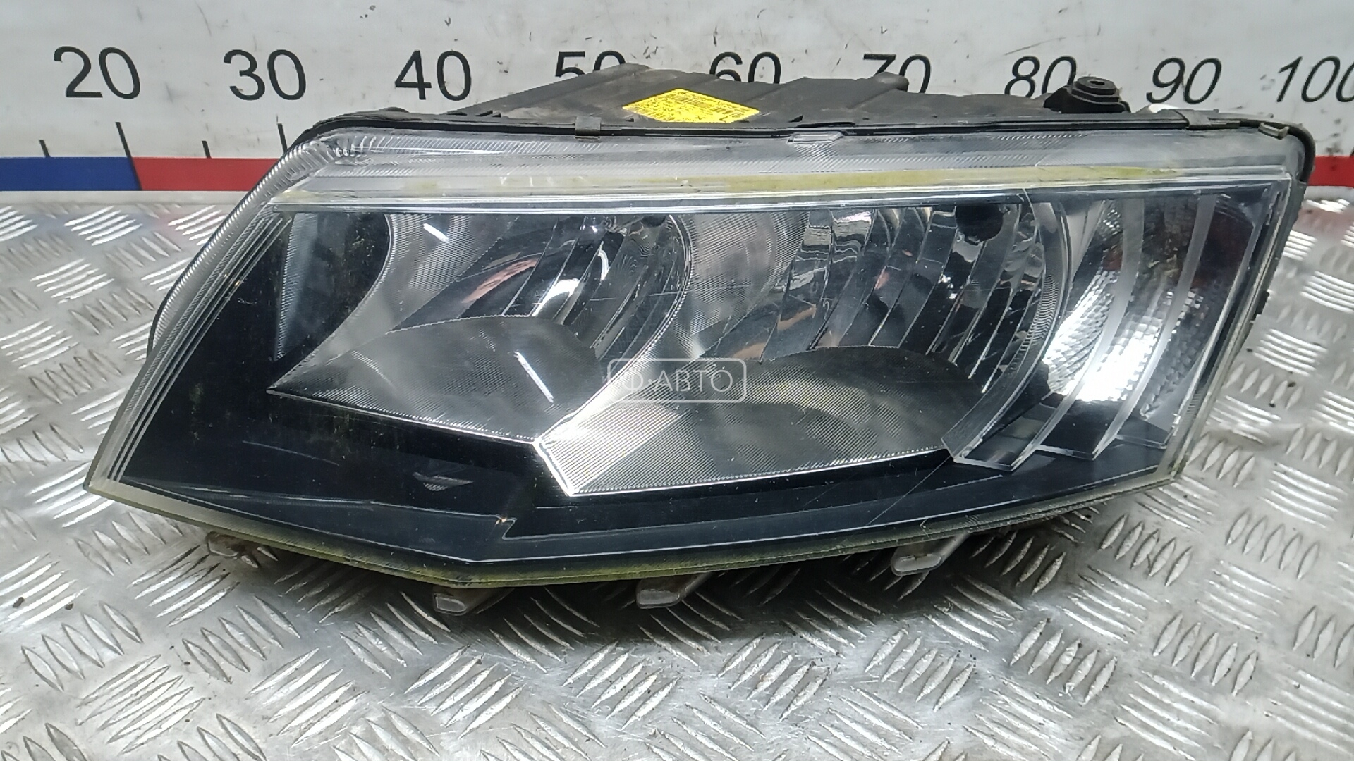 Фара левая