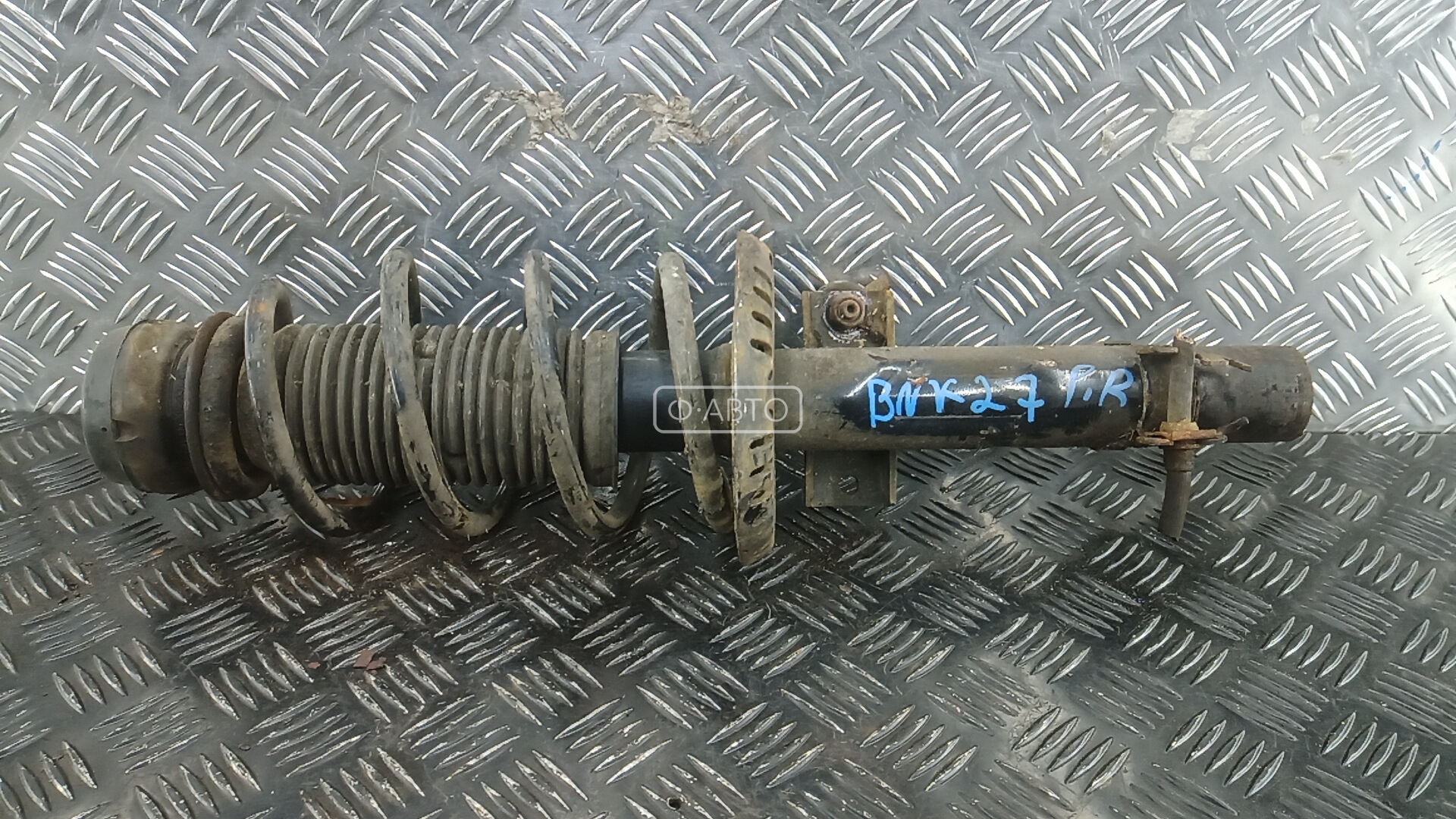 Стойка передняя правая