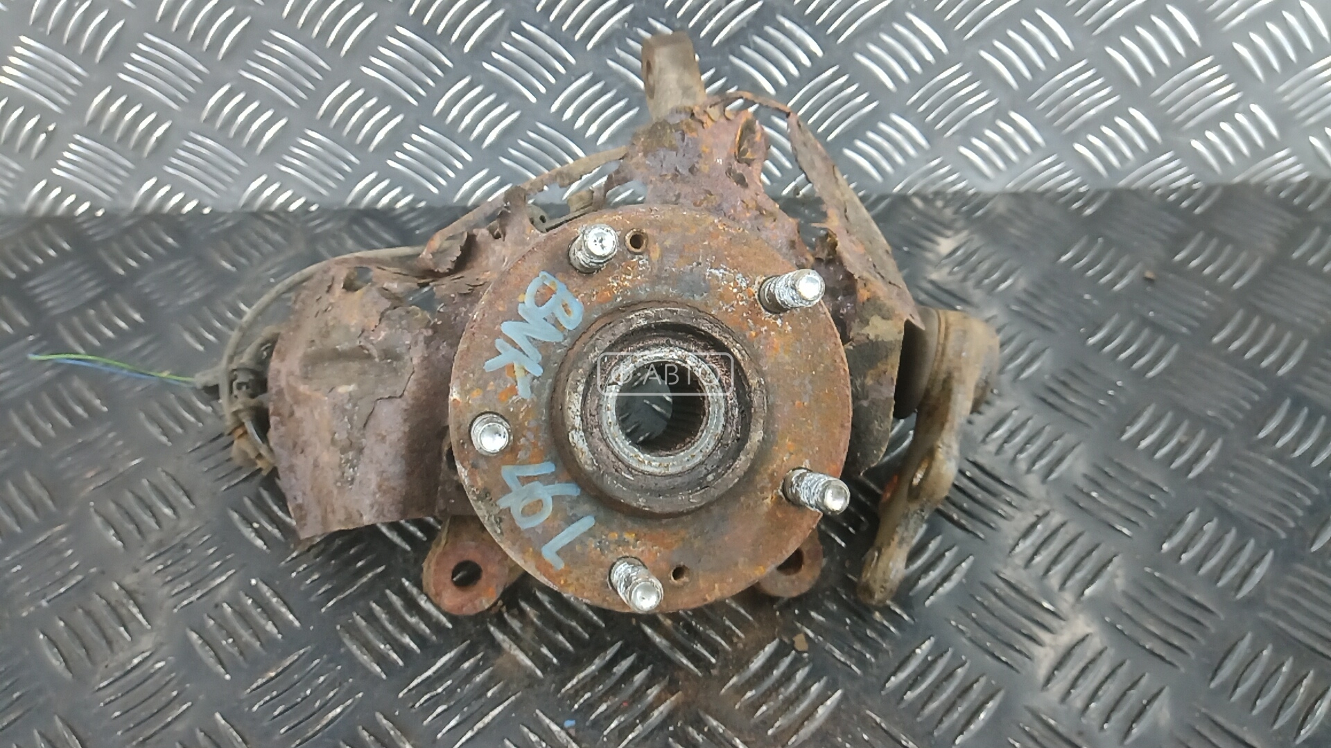 Ступица передняя левая