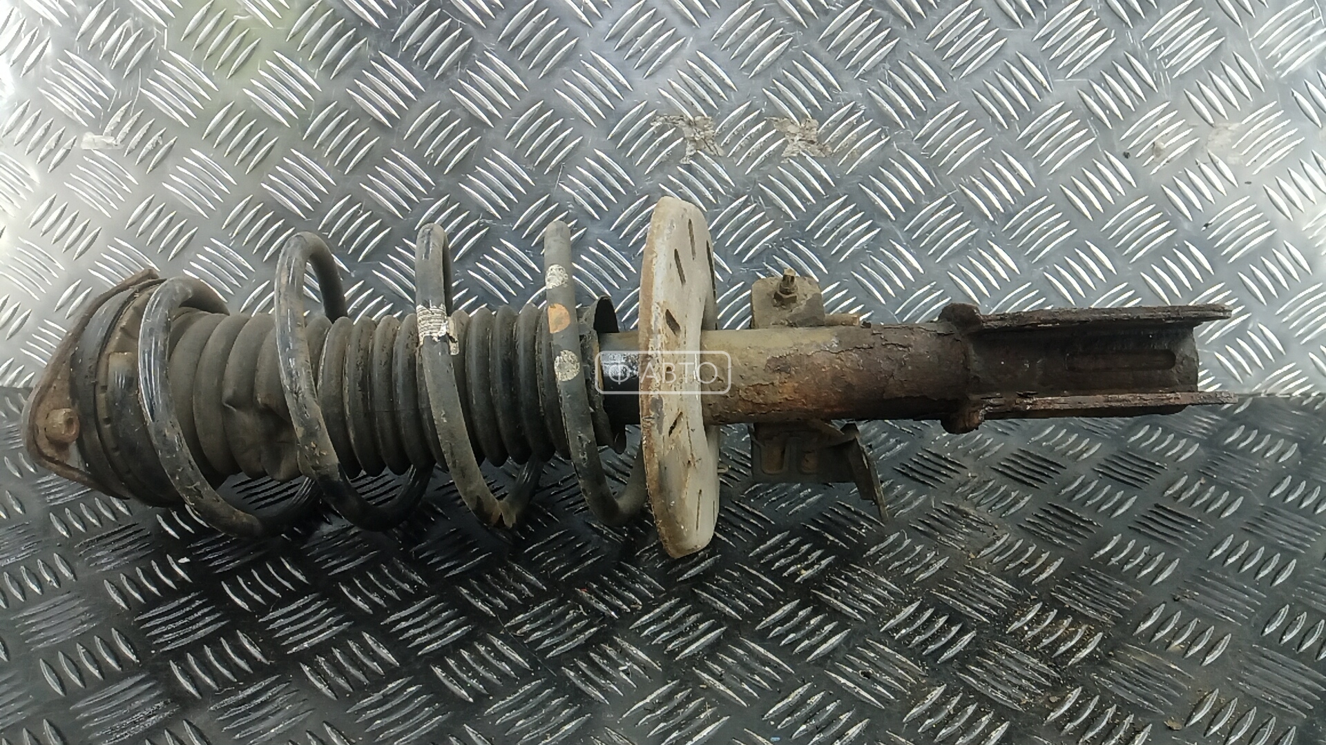 Стойка передняя левая