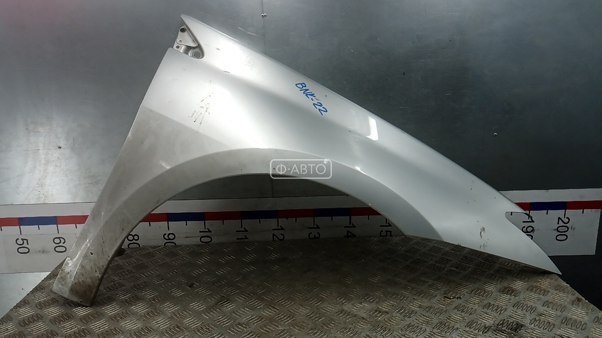 Крыло переднее правое