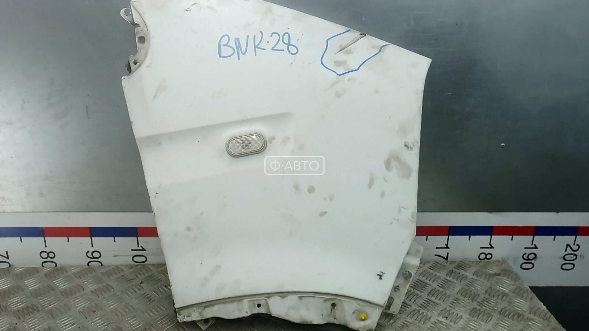 Крыло переднее правое