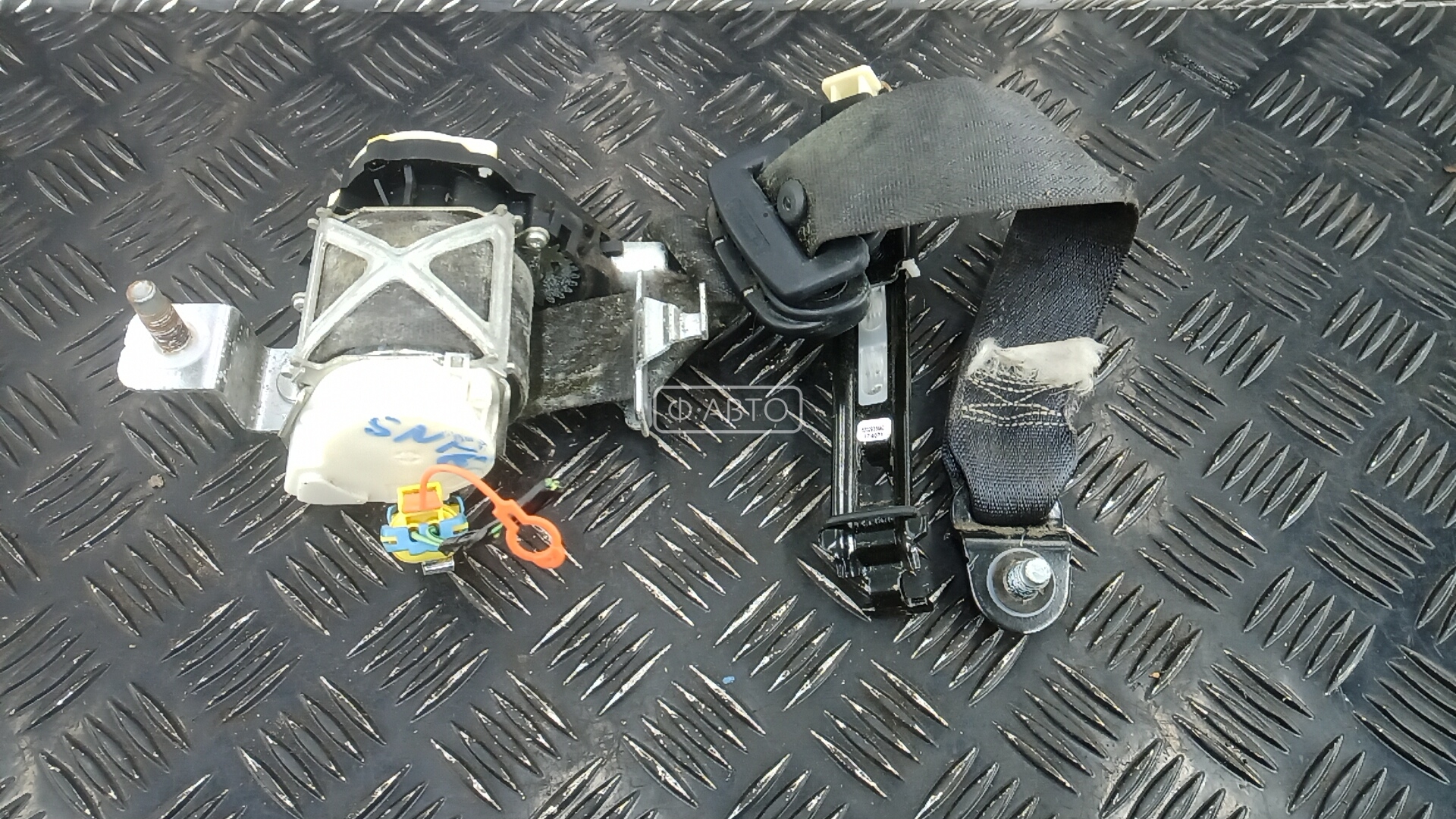 Ремень безопасности с пиропатроном сиденья переднего