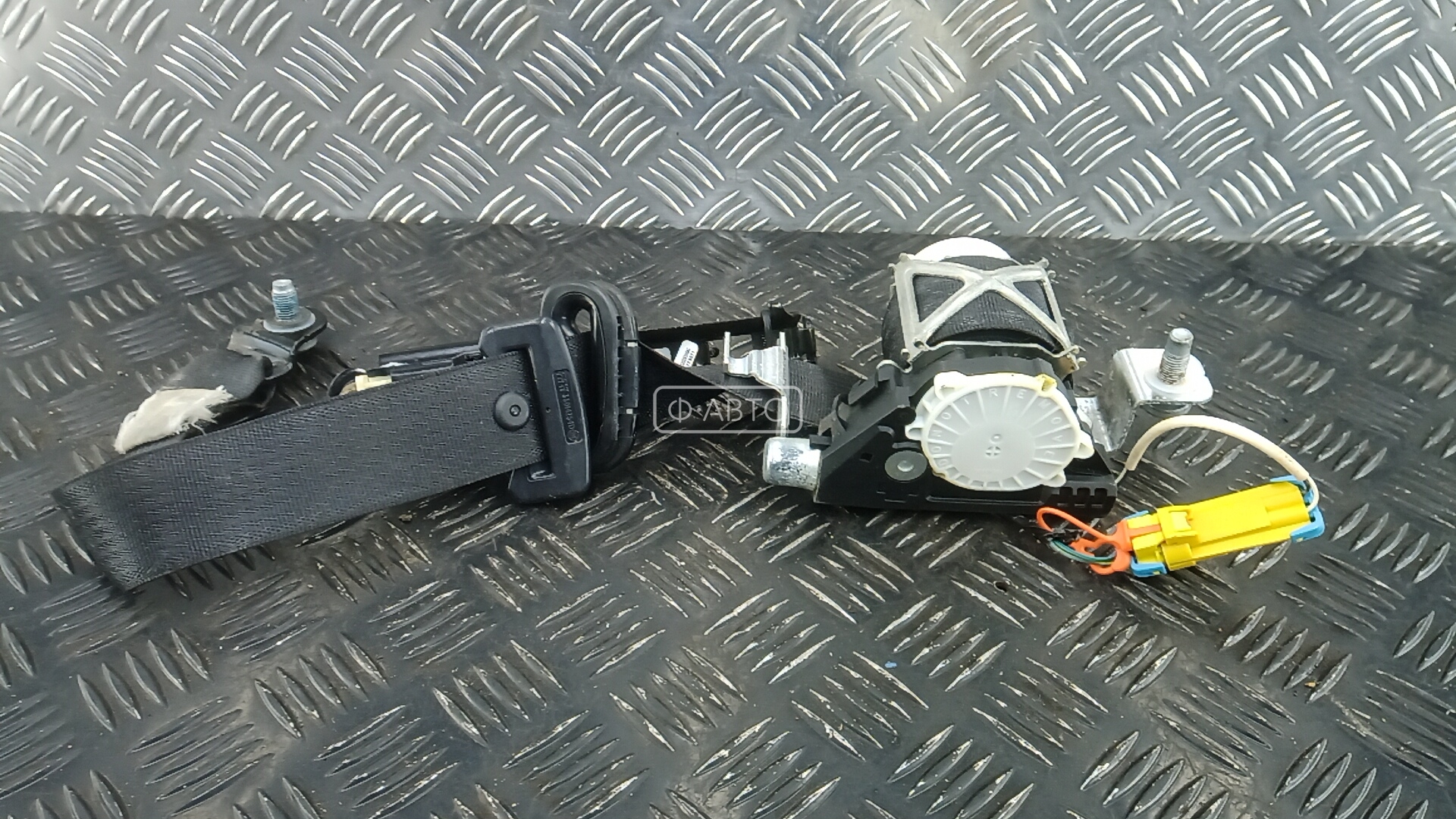 Ремень безопасности с пиропатроном сиденья переднего