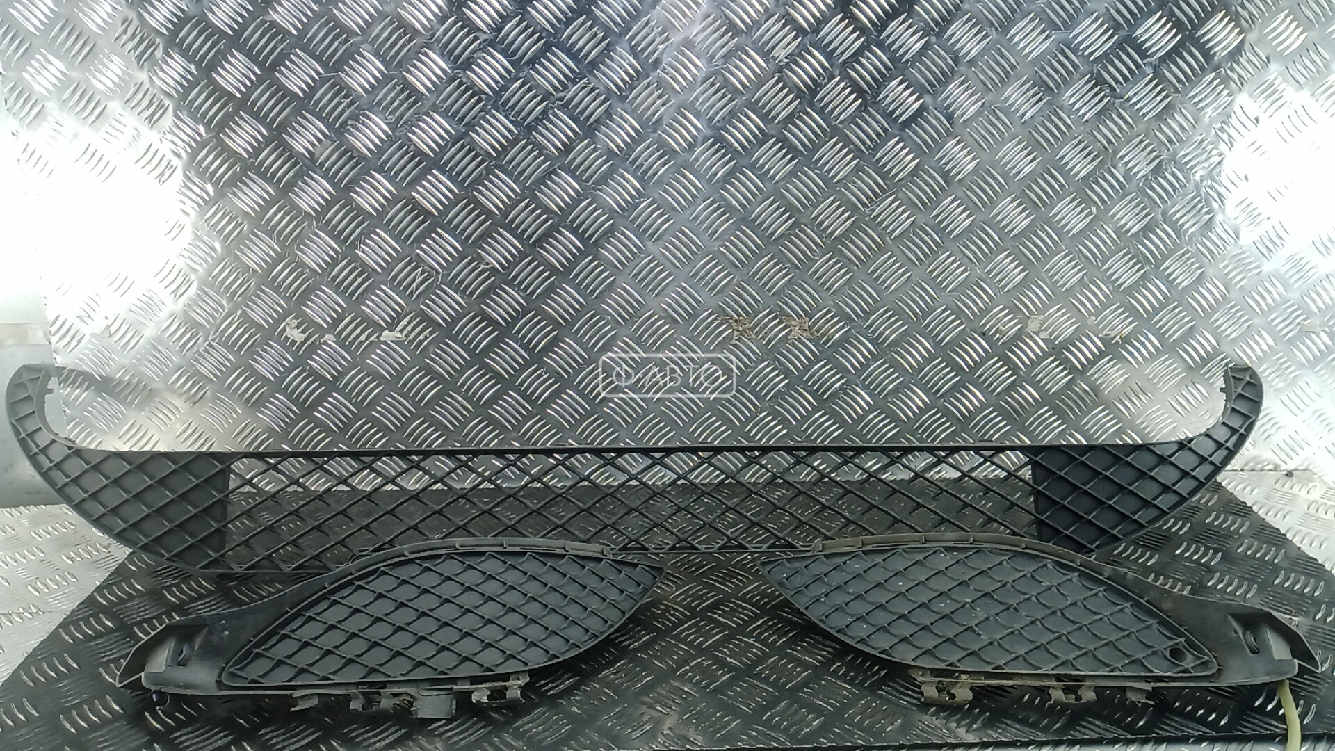 Решетка бампера передняя