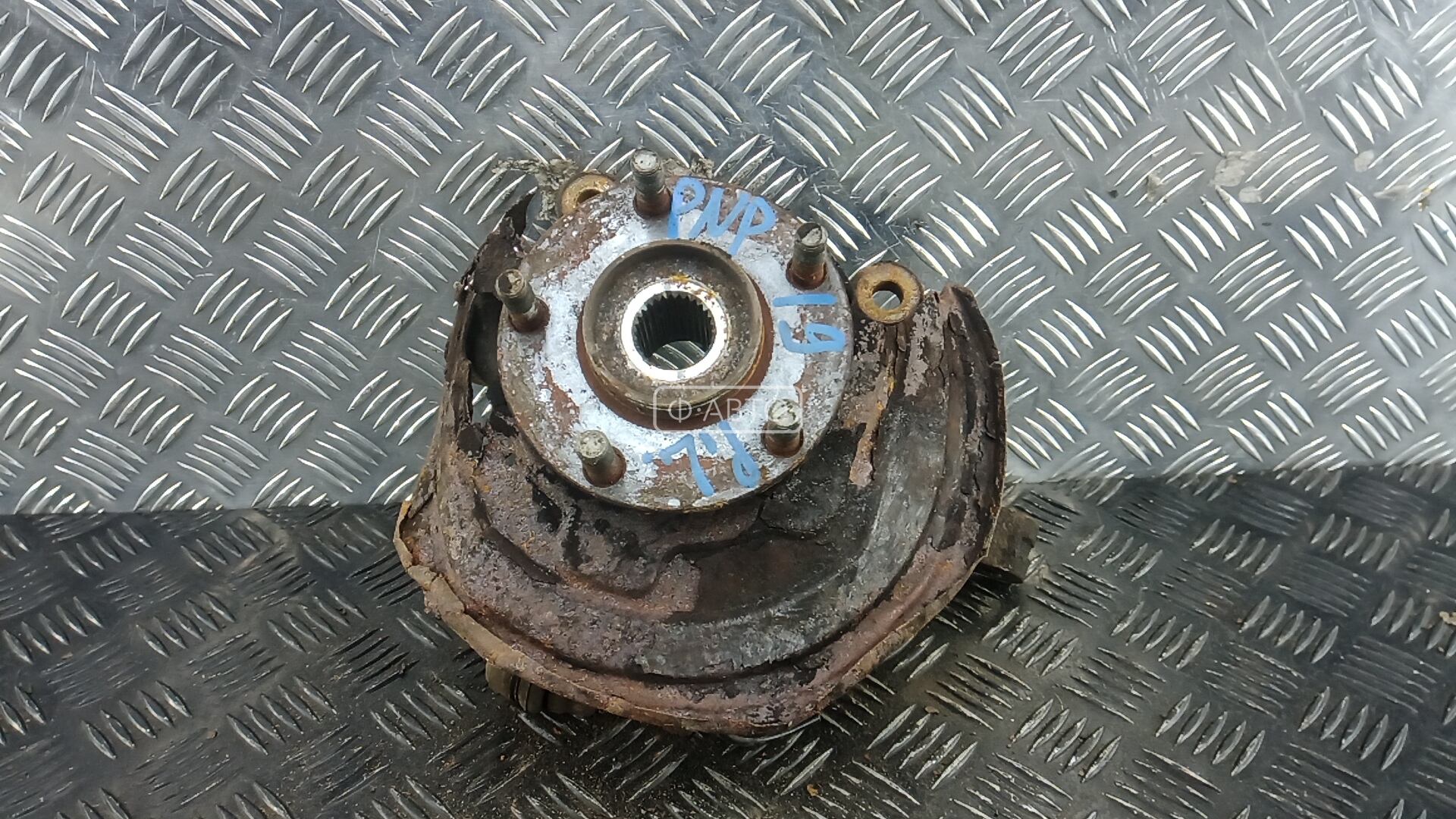 Ступица передняя левая