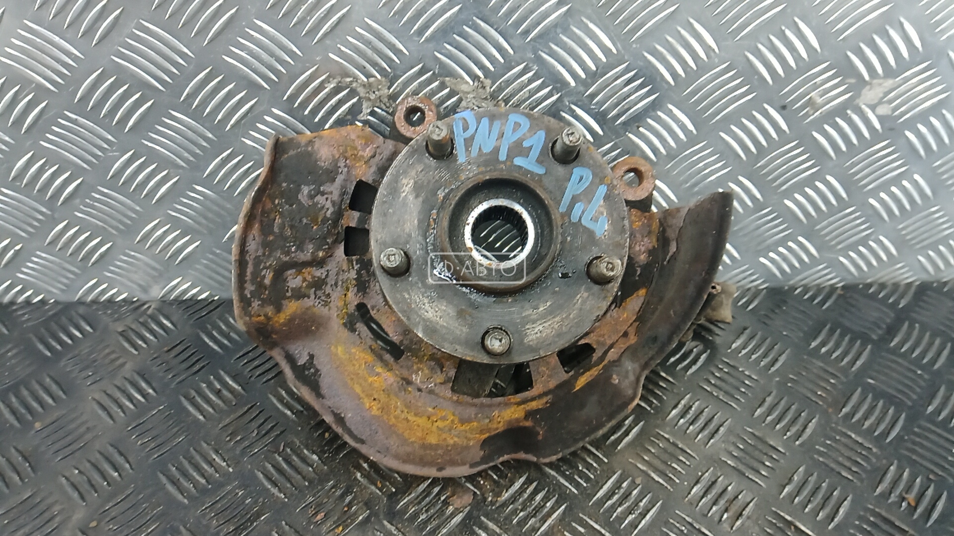 Ступица передняя левая