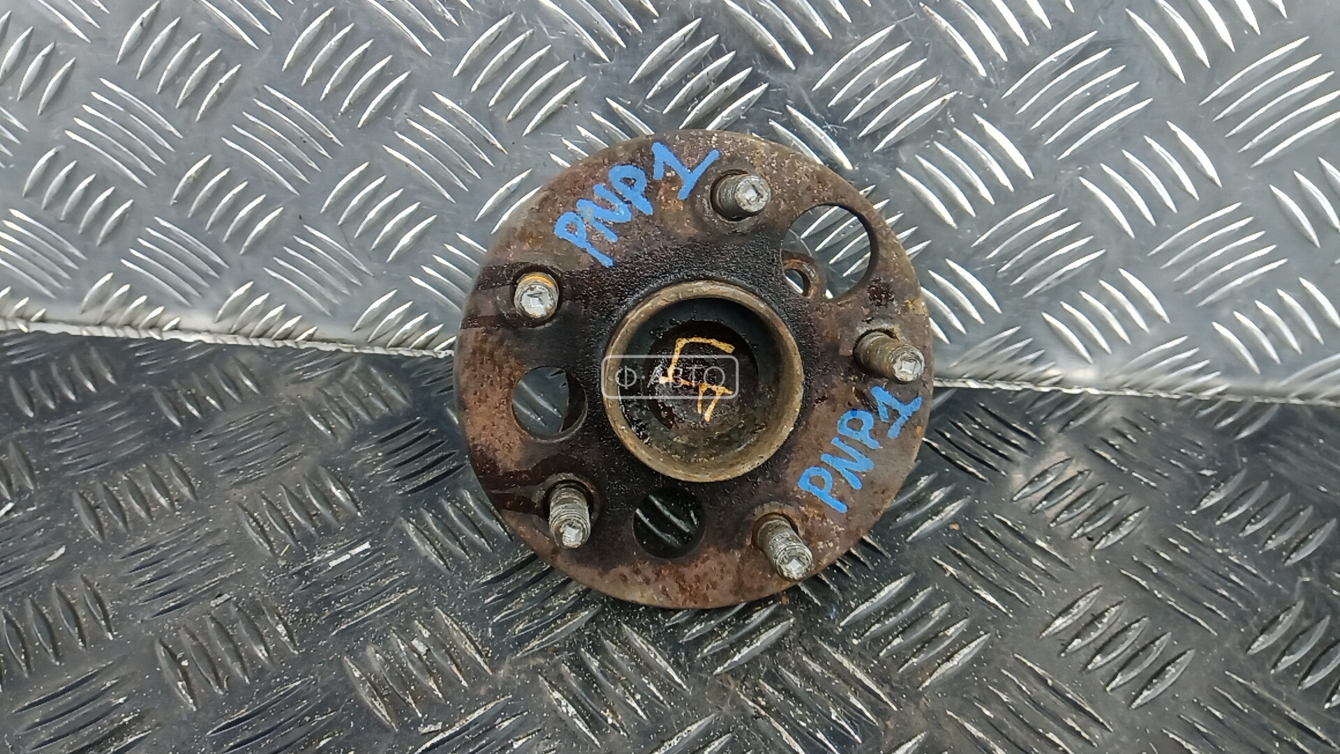 Ступица задняя левая