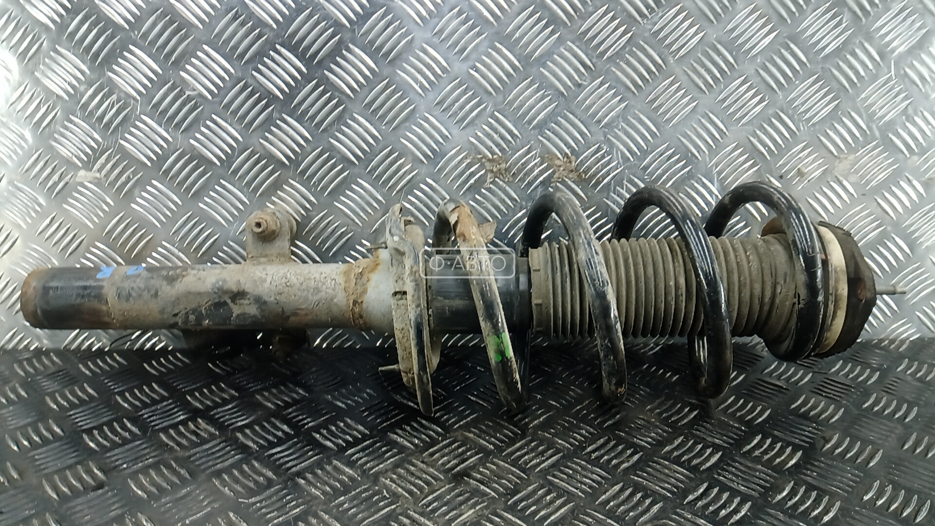 Стойка передняя правая