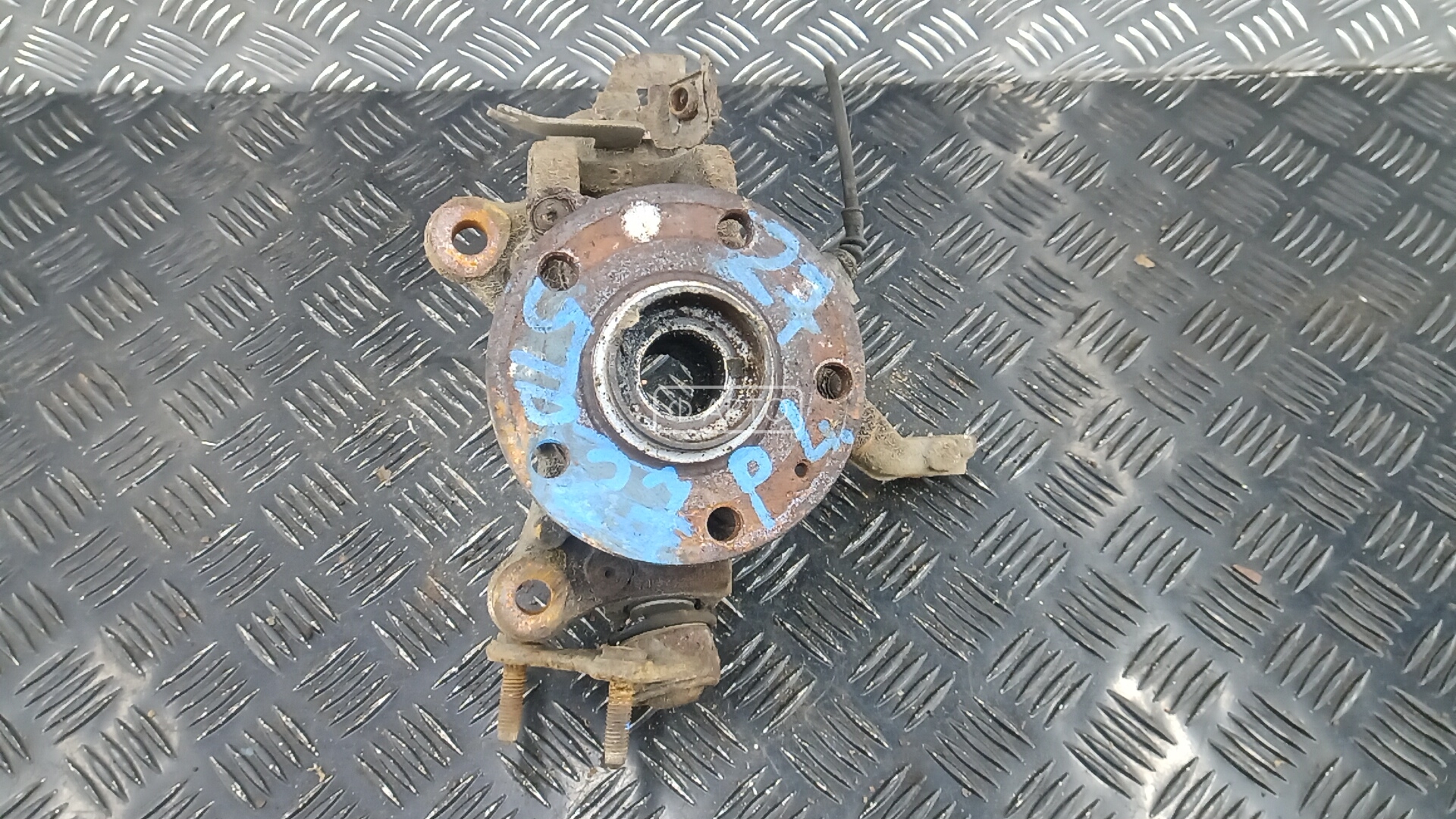 Ступица передняя левая