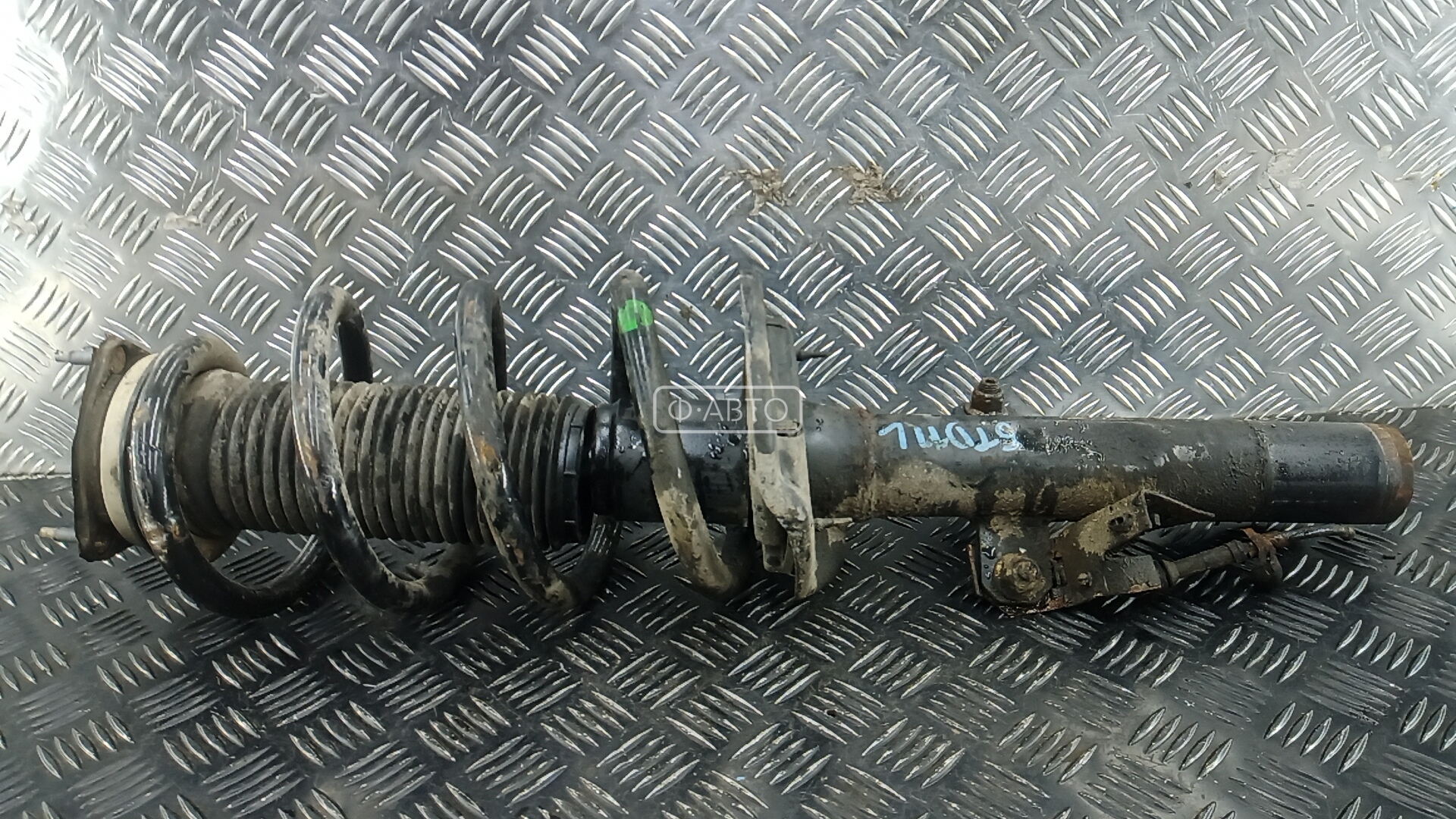 Стойка передняя левая