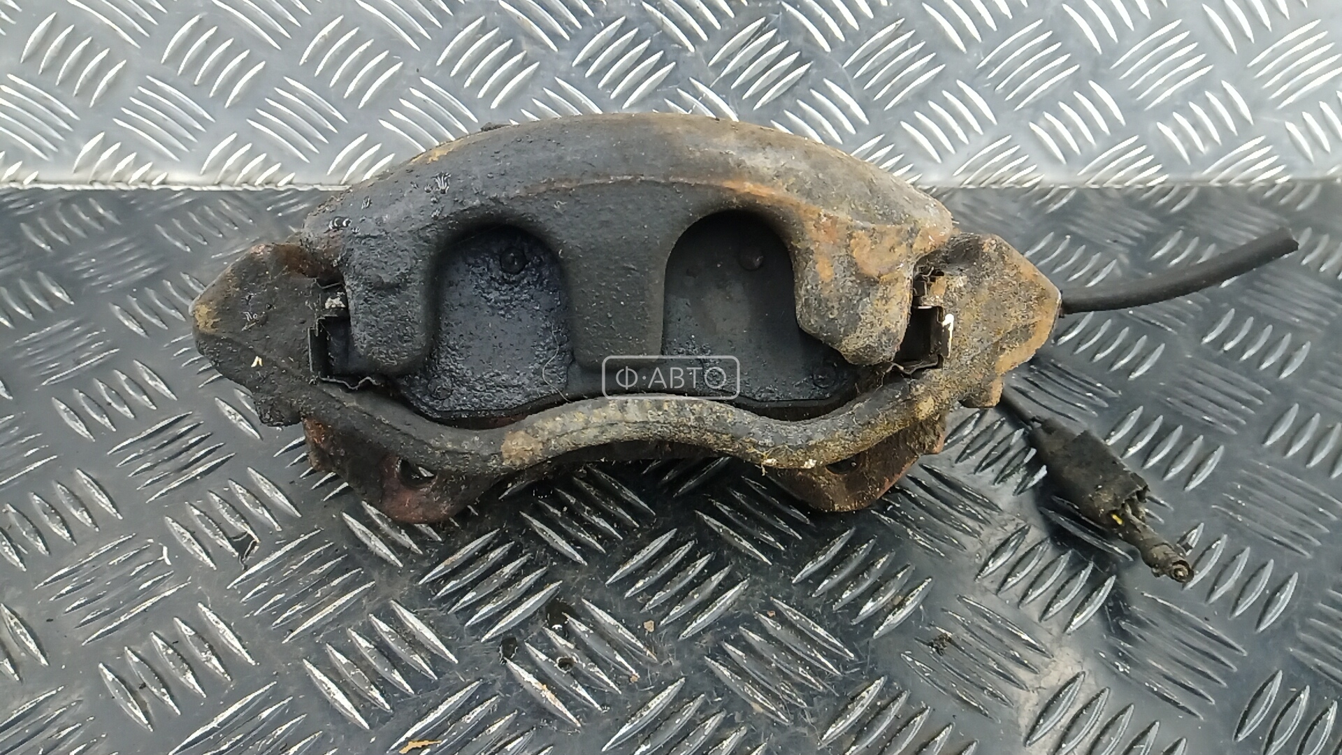 Суппорт тормозной передний левый